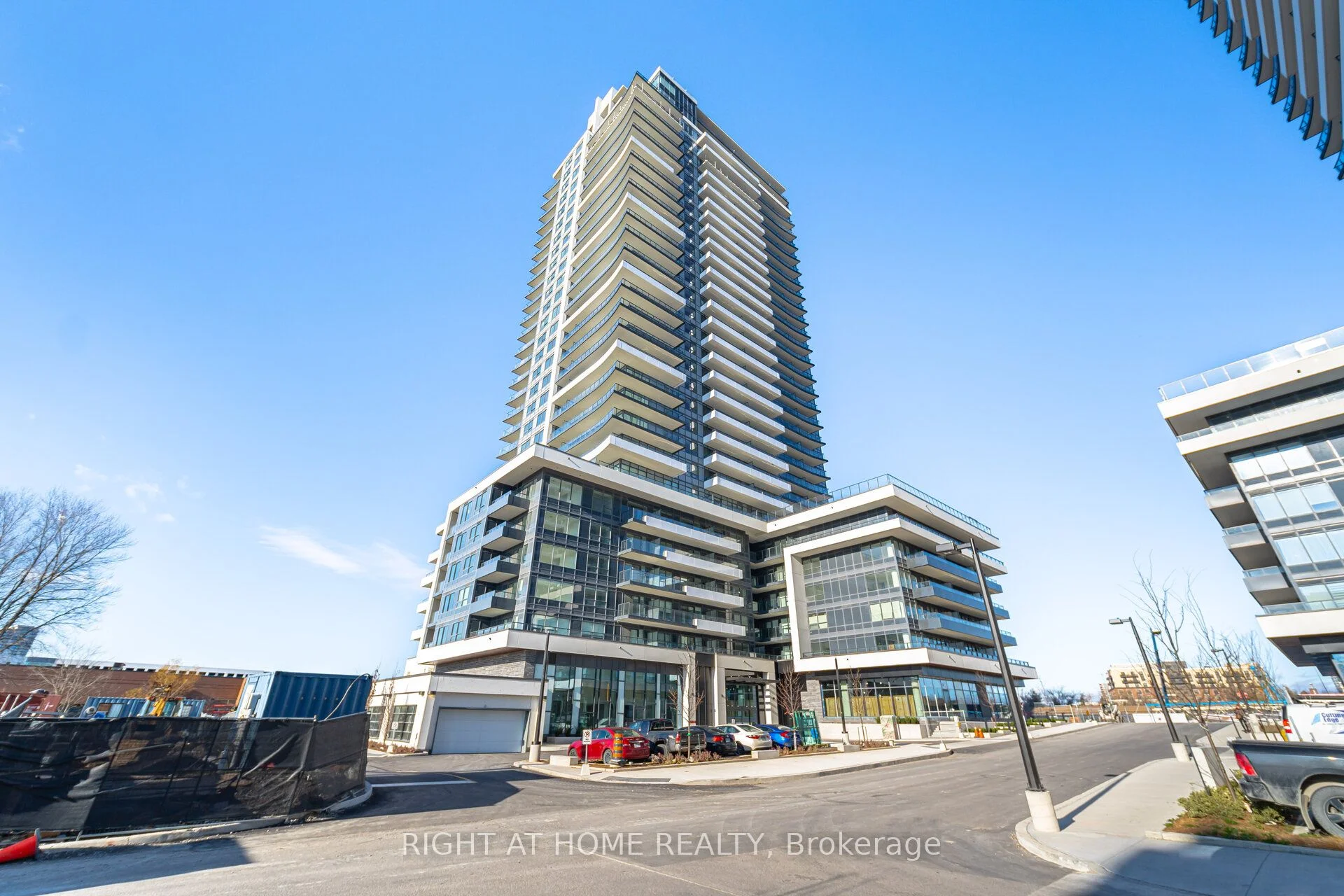 Condo Apartment in Pickering