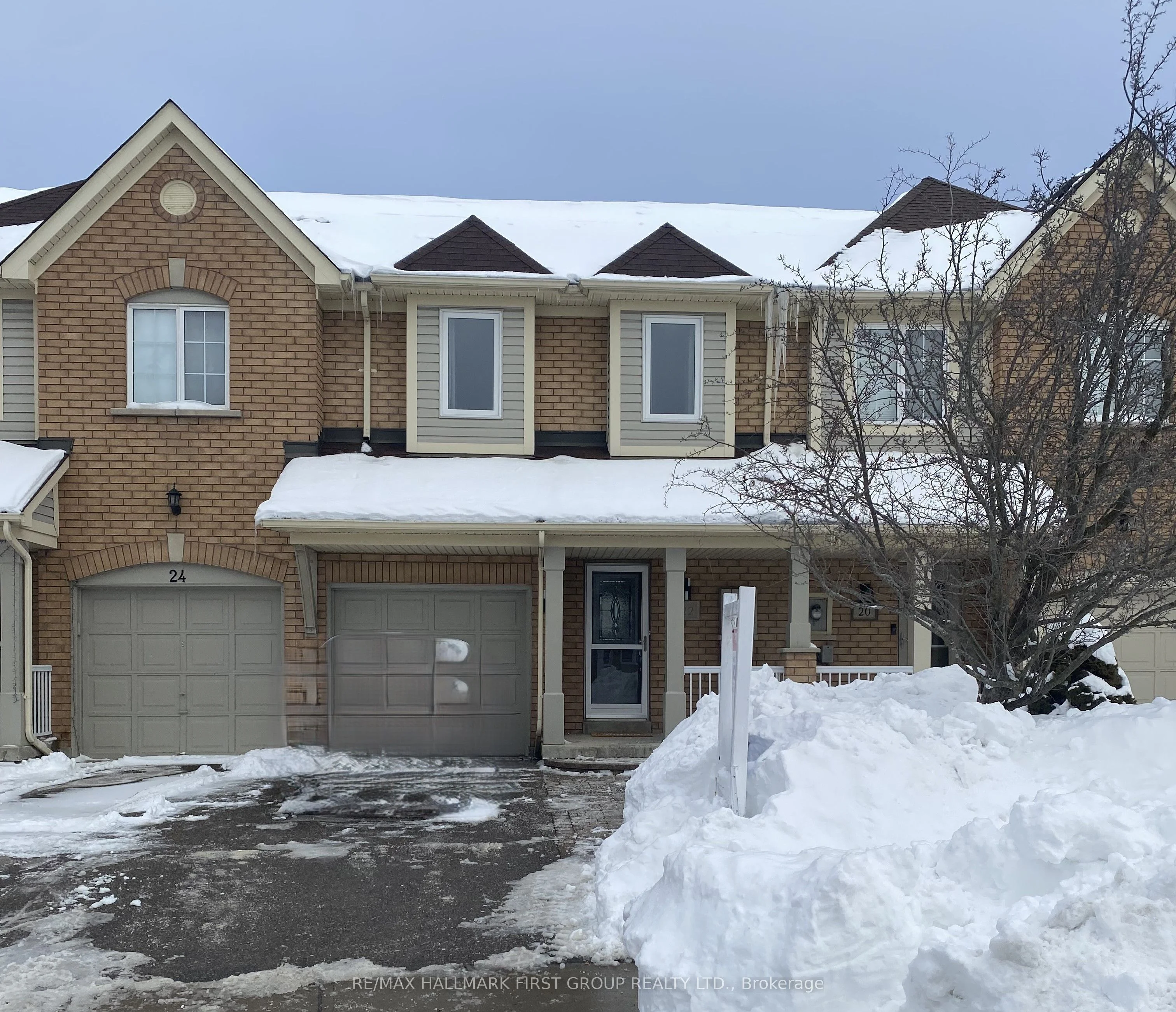 Att/Row/Townhouse in Whitby