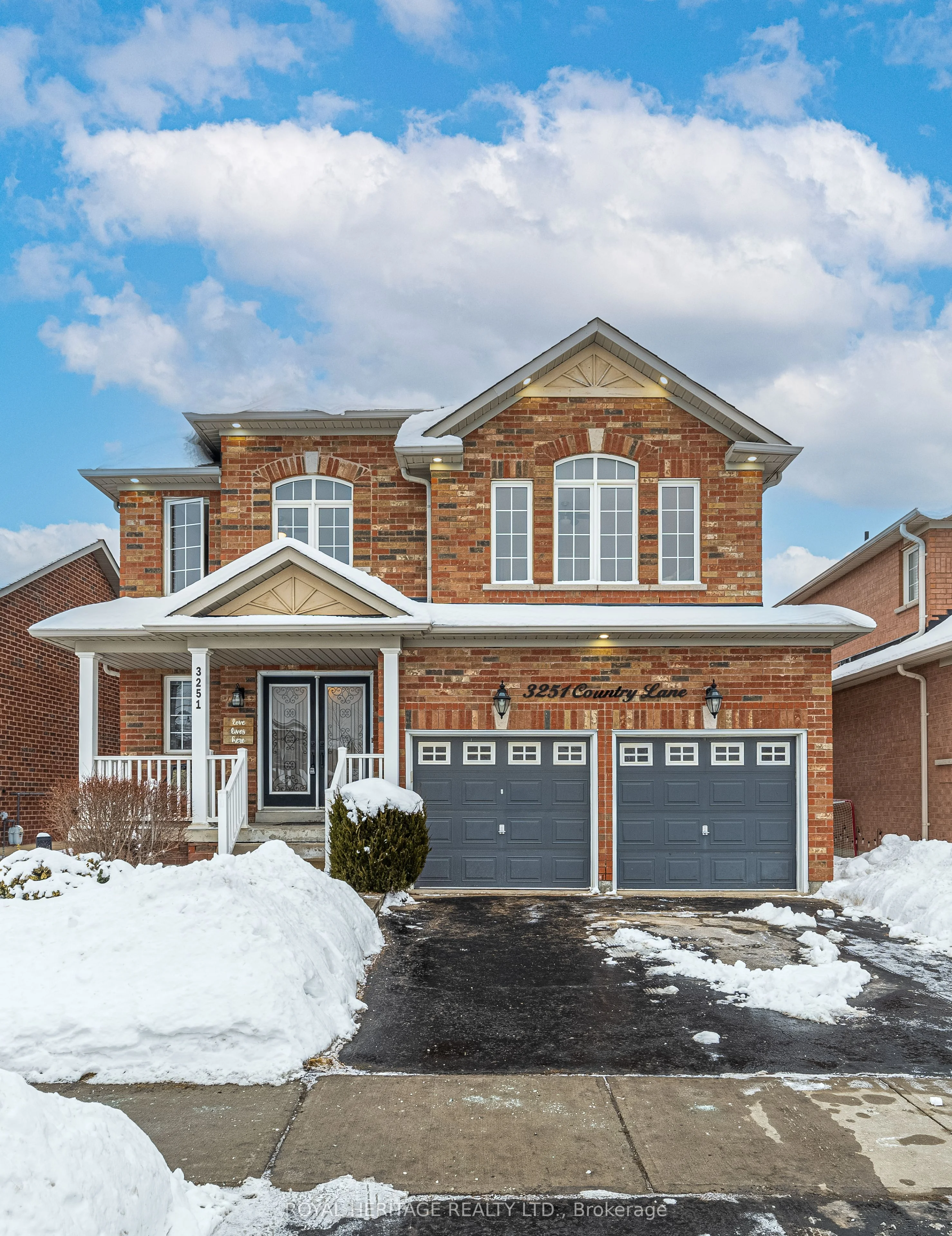Detached in Whitby