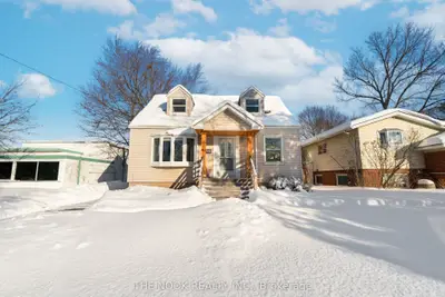 18 Sherwood Road W, Ajax, On L1t 2y2