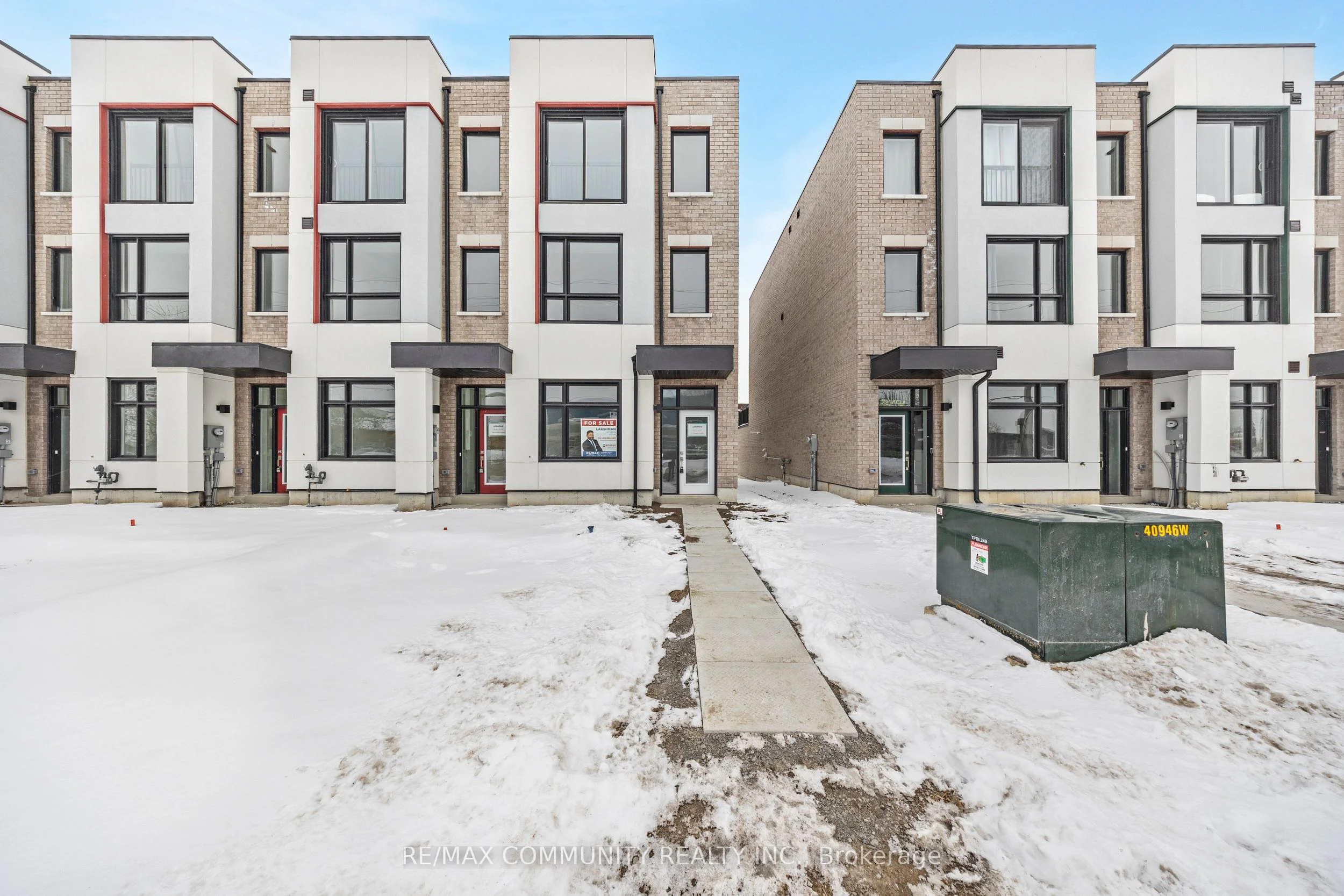 Att/Row/Townhouse in Ajax