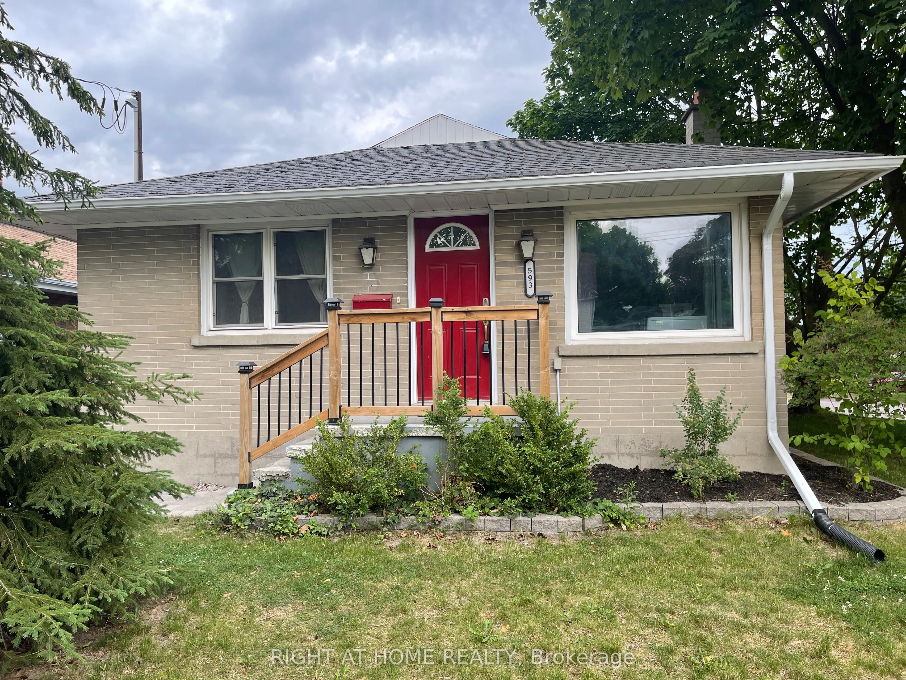 Detached in Oshawa