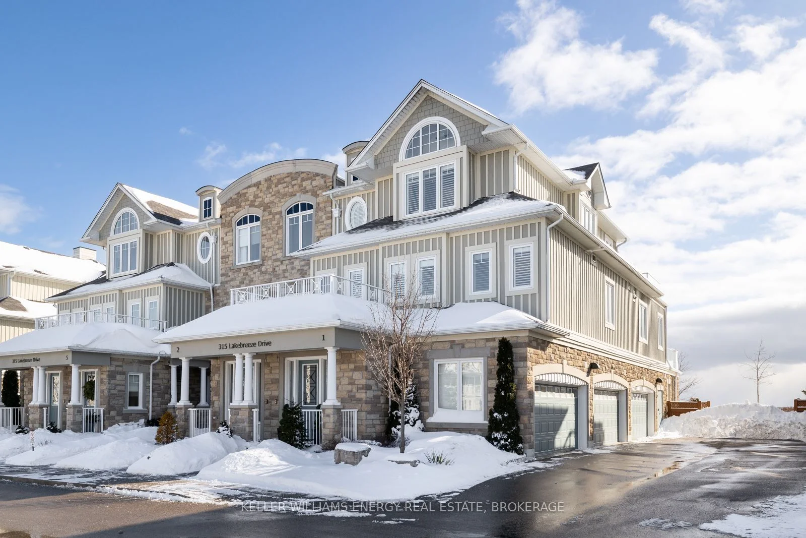 Condo Townhouse in Clarington