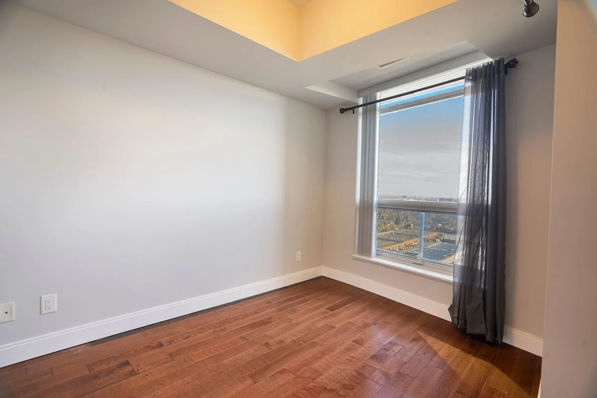 125 Village Green Square 2202, Toronto E07, On M1s 0g3