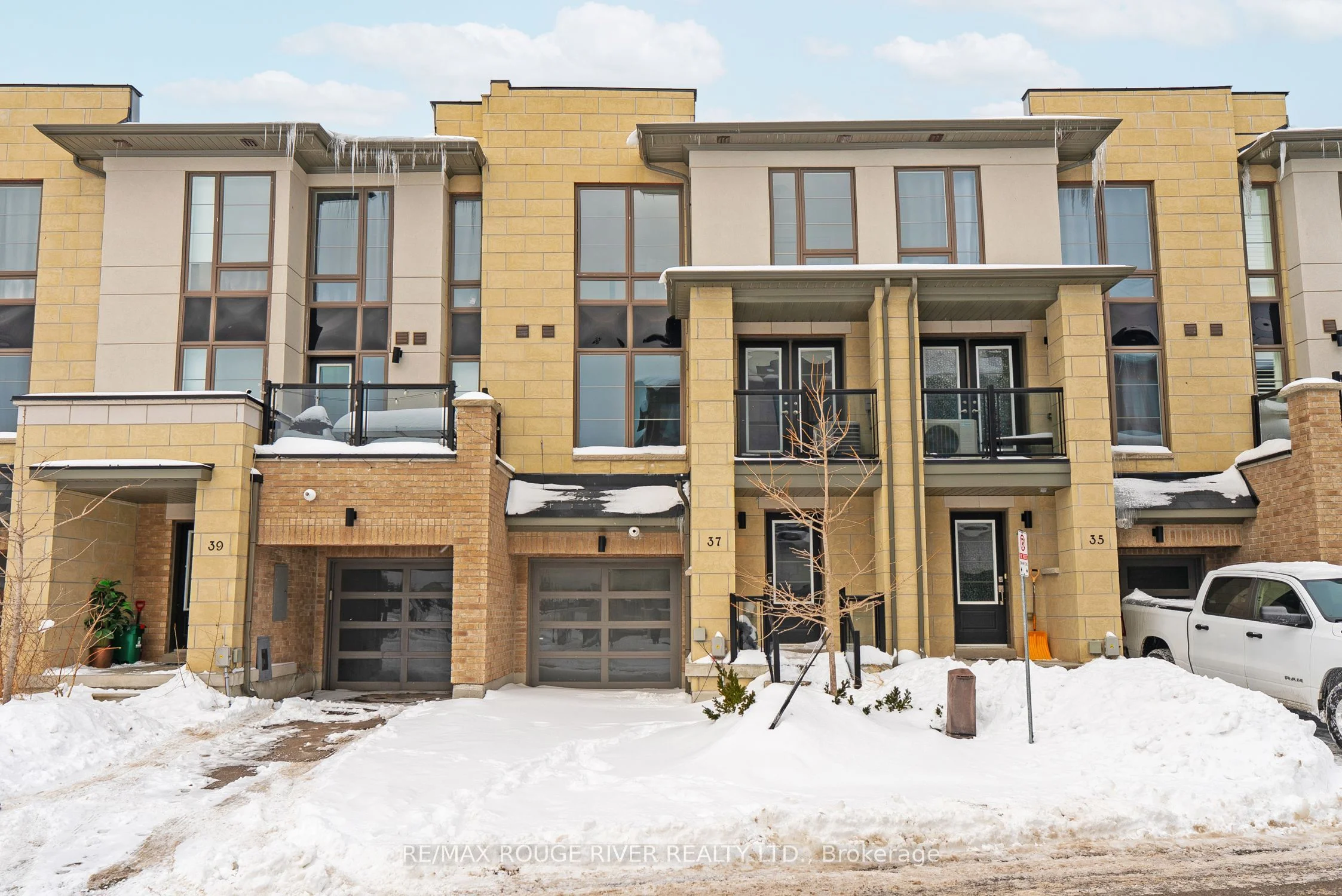 37 Pallock Hill Way 18, Whitby, On L1r 0n5