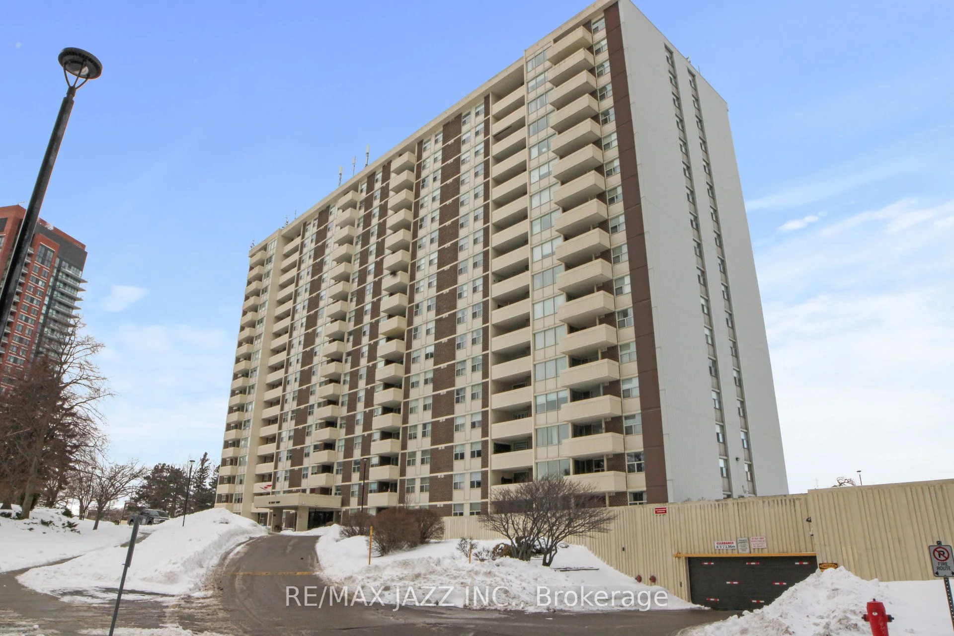 Condo Apartment in Ajax