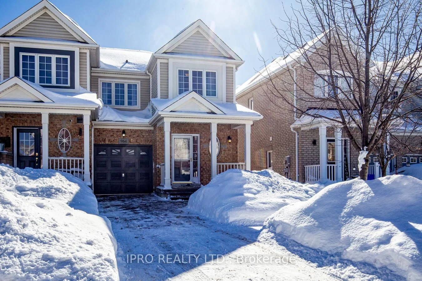 Att/Row/Townhouse in Oshawa