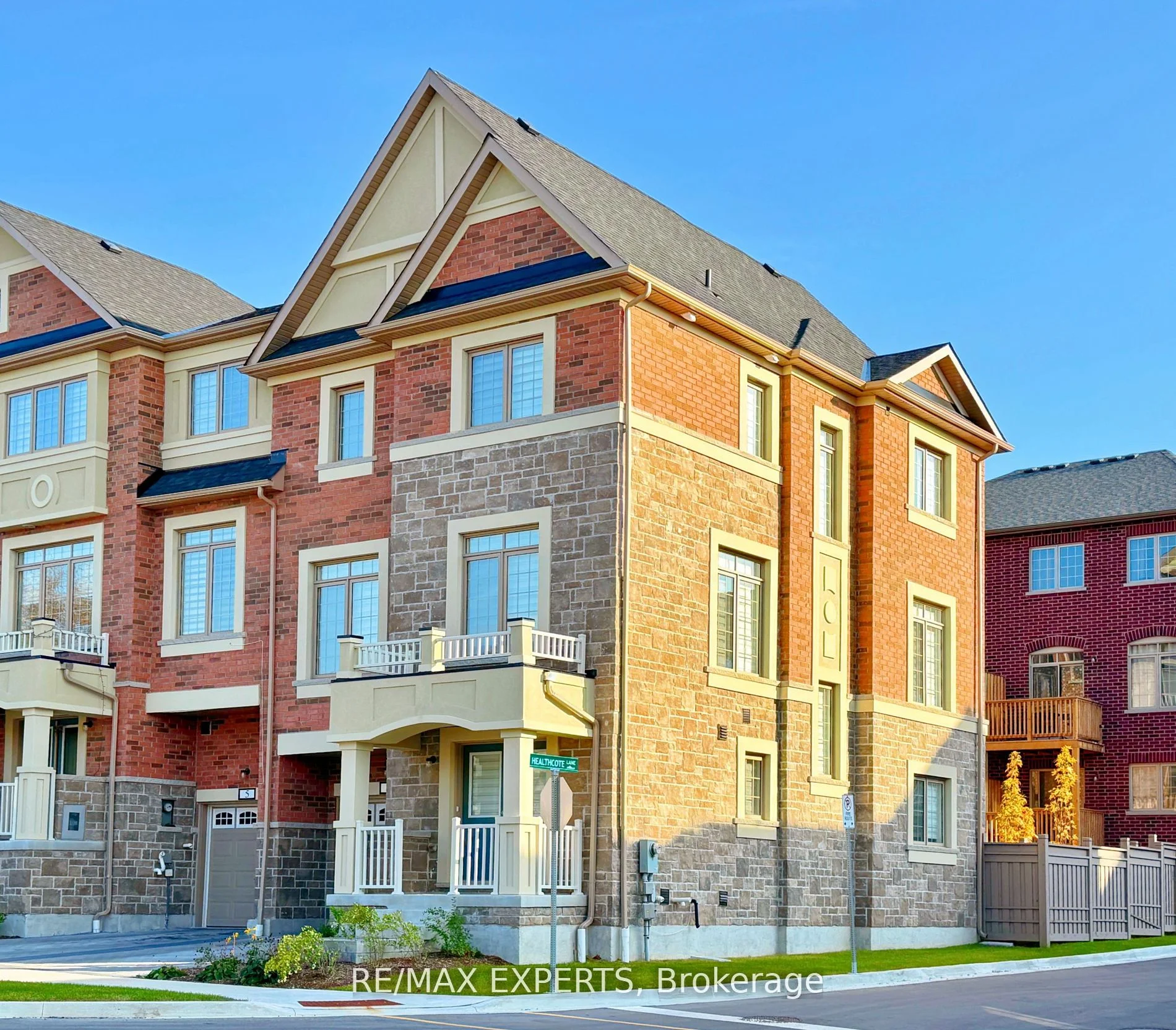 Att/Row/Townhouse in Ajax