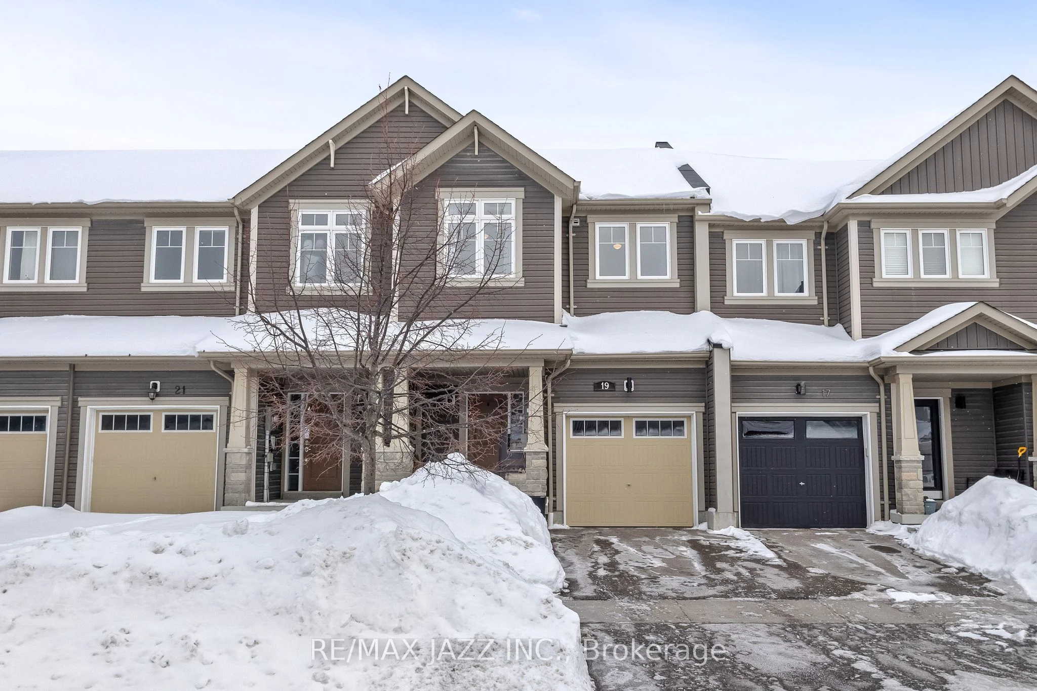 Att/Row/Townhouse in Oshawa