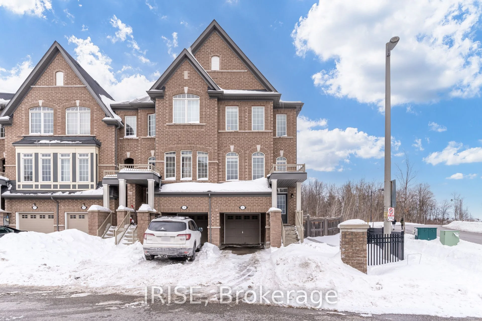 Att/Row/Townhouse in Ajax