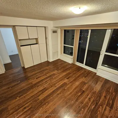 181 Village Green Square 1919, Toronto E07, On M1s 0k6