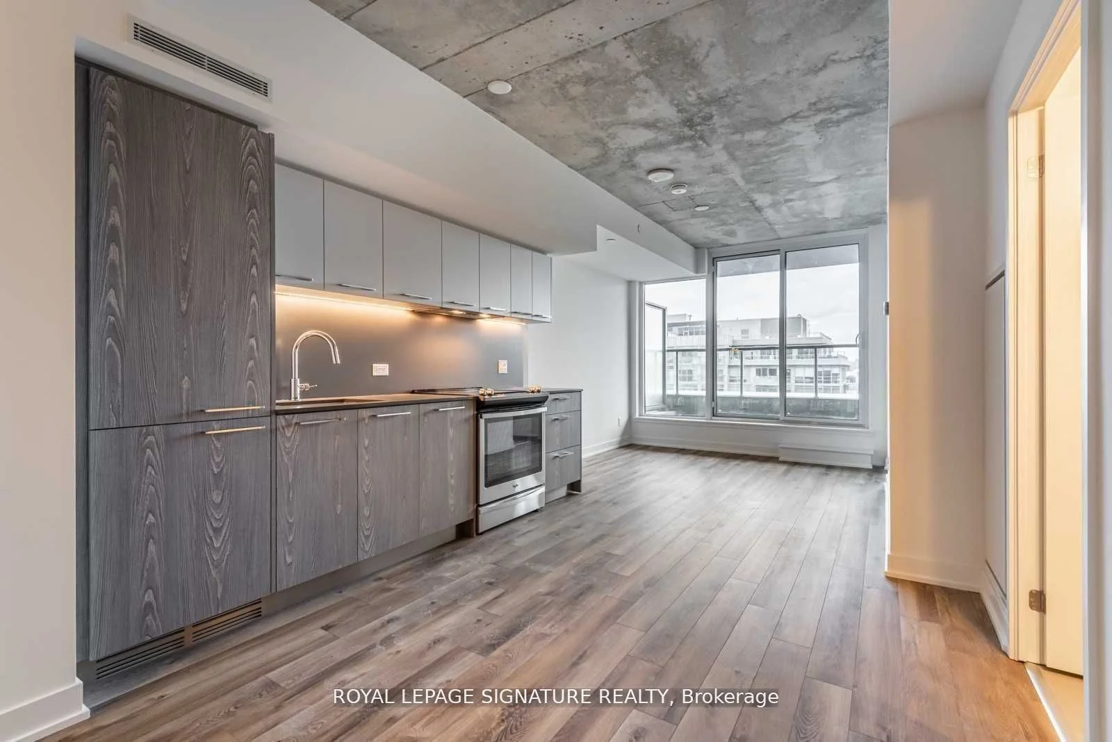 Condo Apartment in Toronto