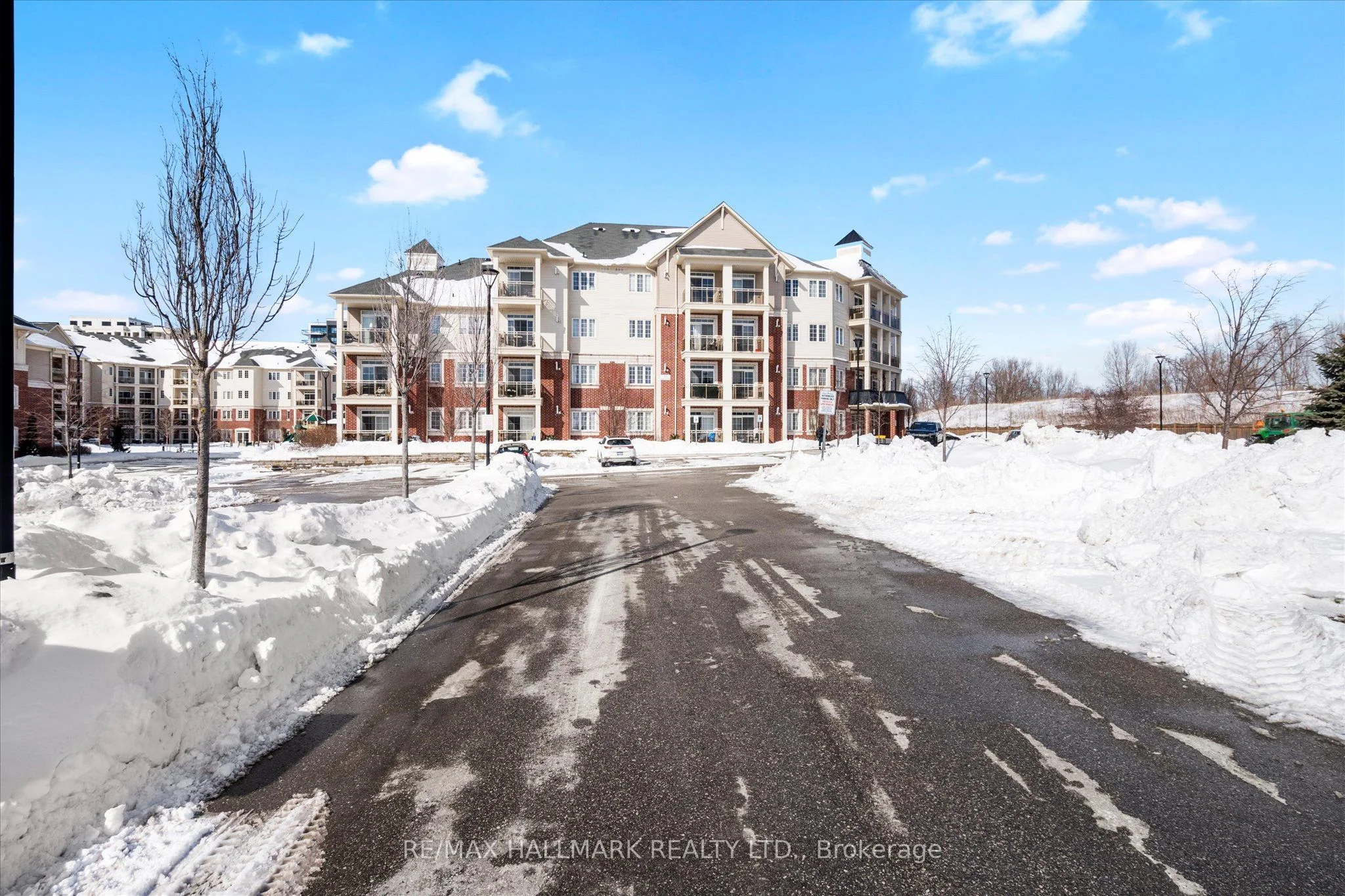 Condo Apartment in Clarington