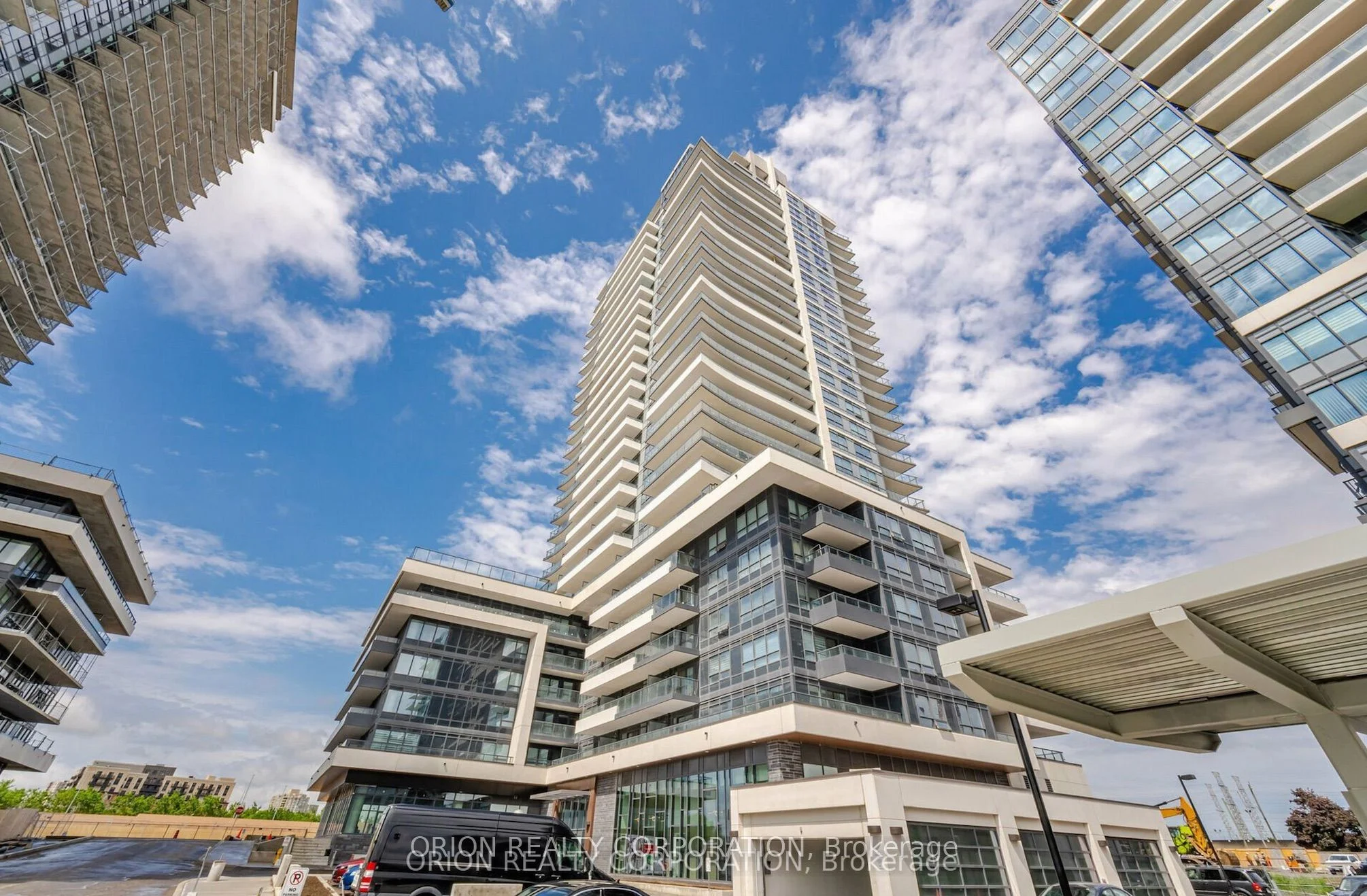 Condo Apartment in Pickering