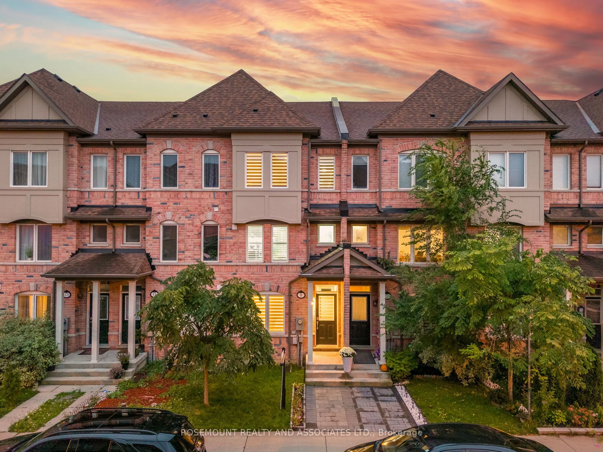 Att/Row/Townhouse in Toronto