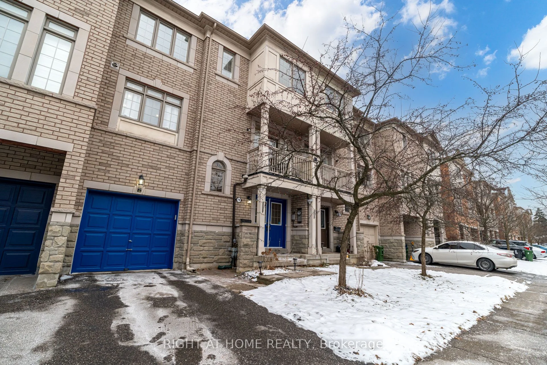 Att/Row/Townhouse in Toronto