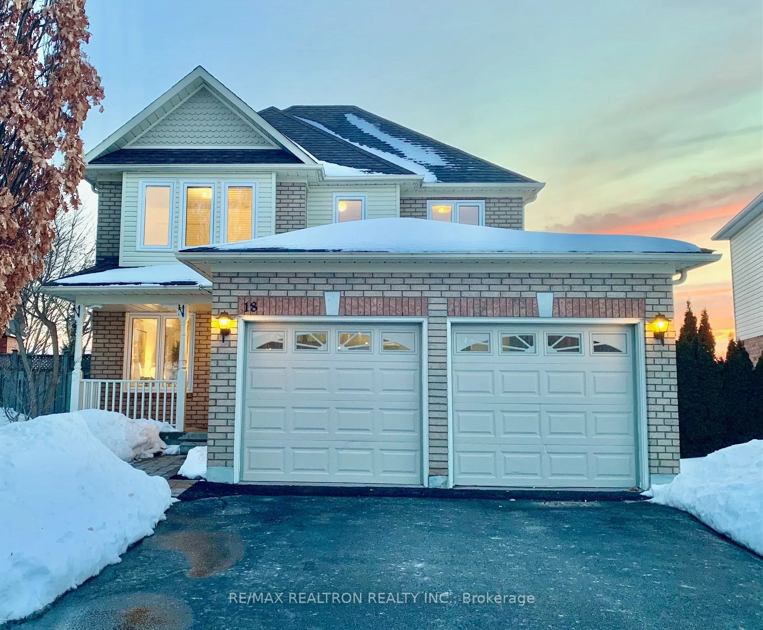 Detached in Whitby
