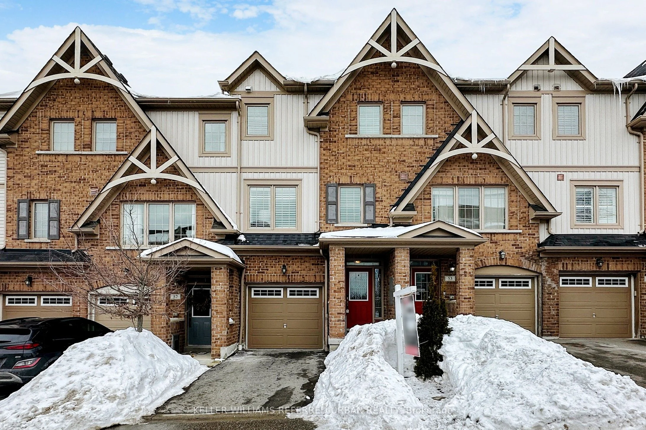 Att/Row/Townhouse in Whitby