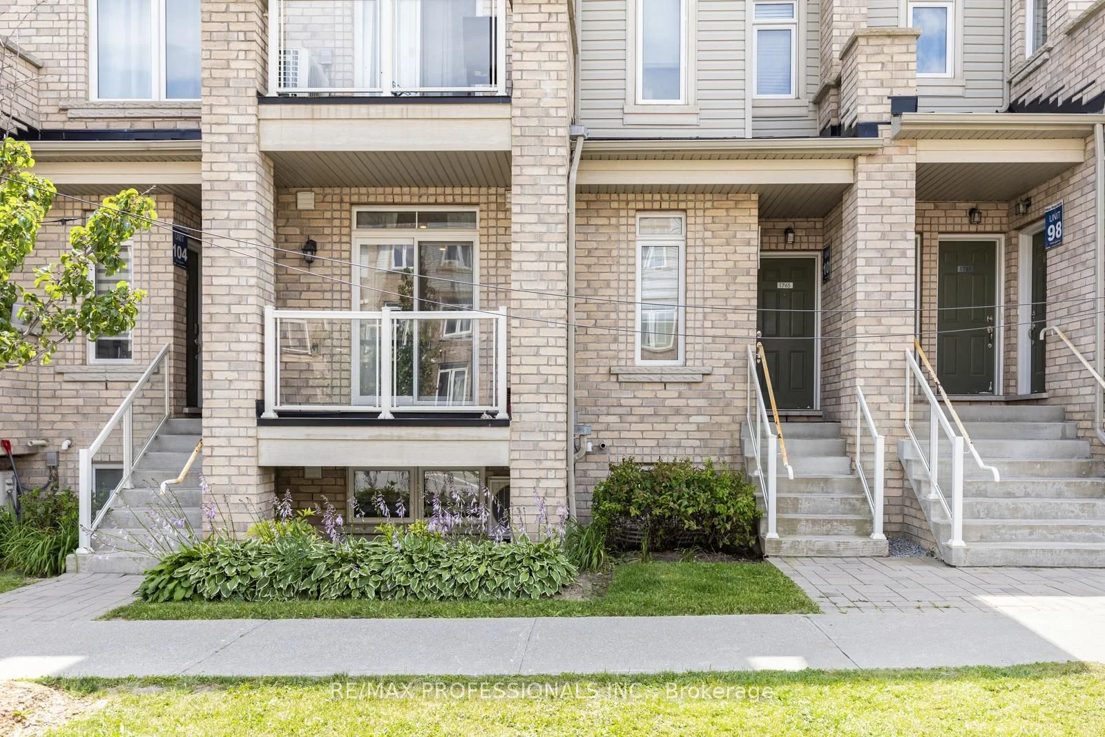 Condo Townhouse in Pickering