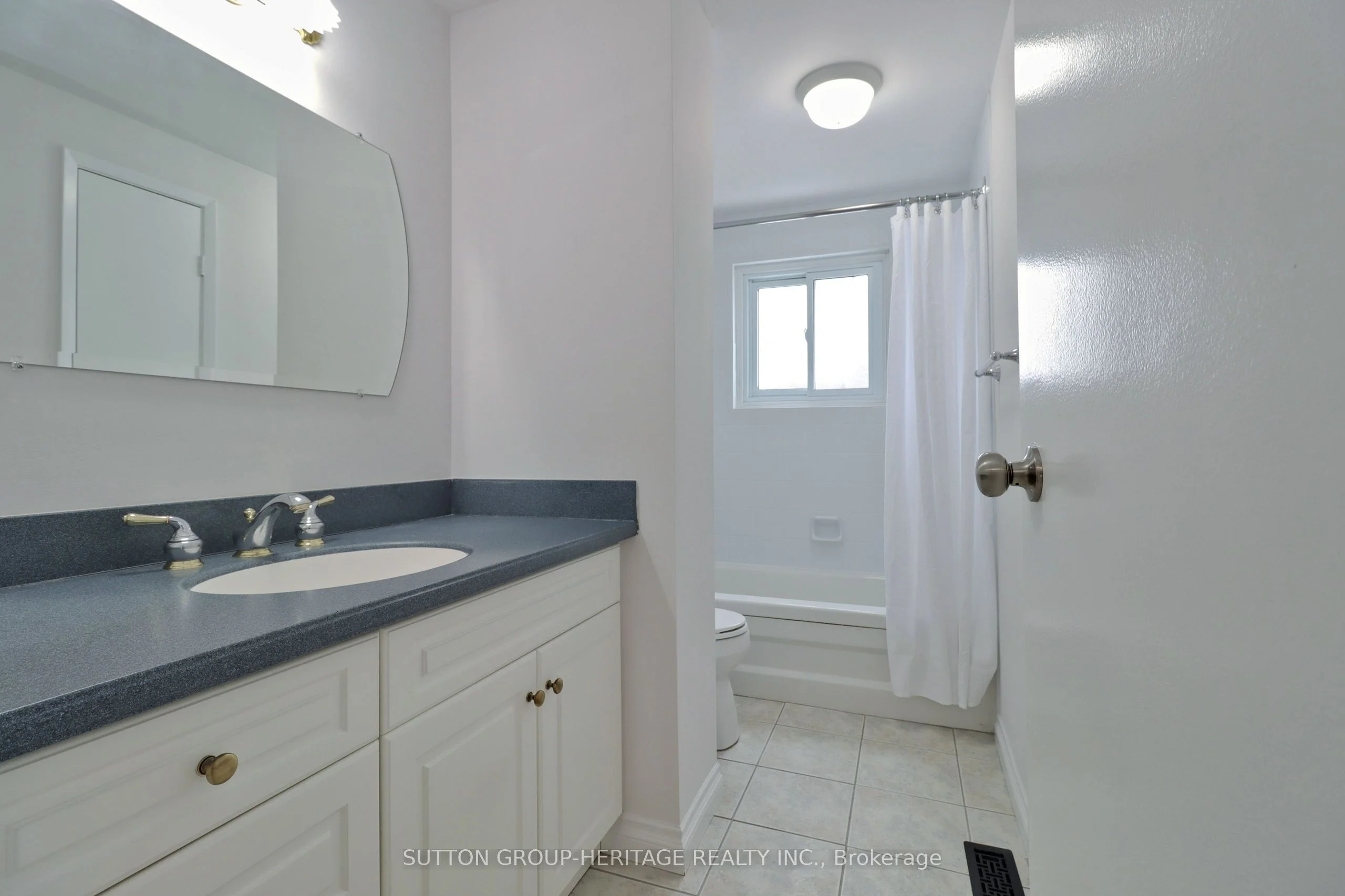 340 Limerick Street, Oshawa, ON L1J 6K9