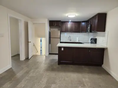 31 Thomas Street Bsmt, Oshawa, On L1h 3w6
