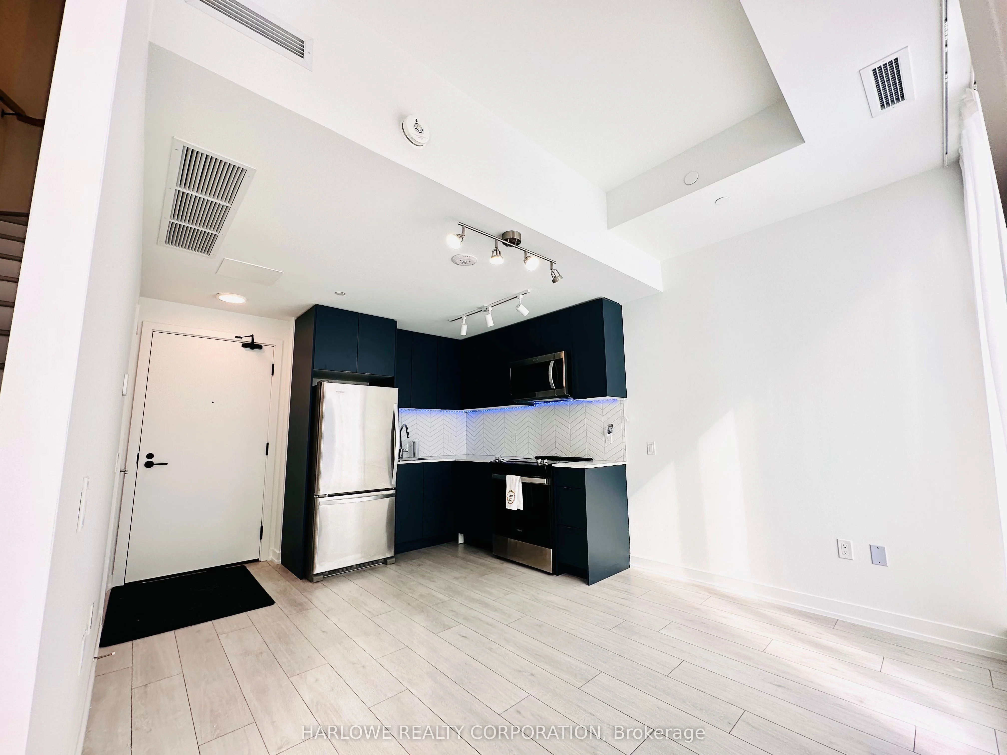 Condo Apartment in Whitby