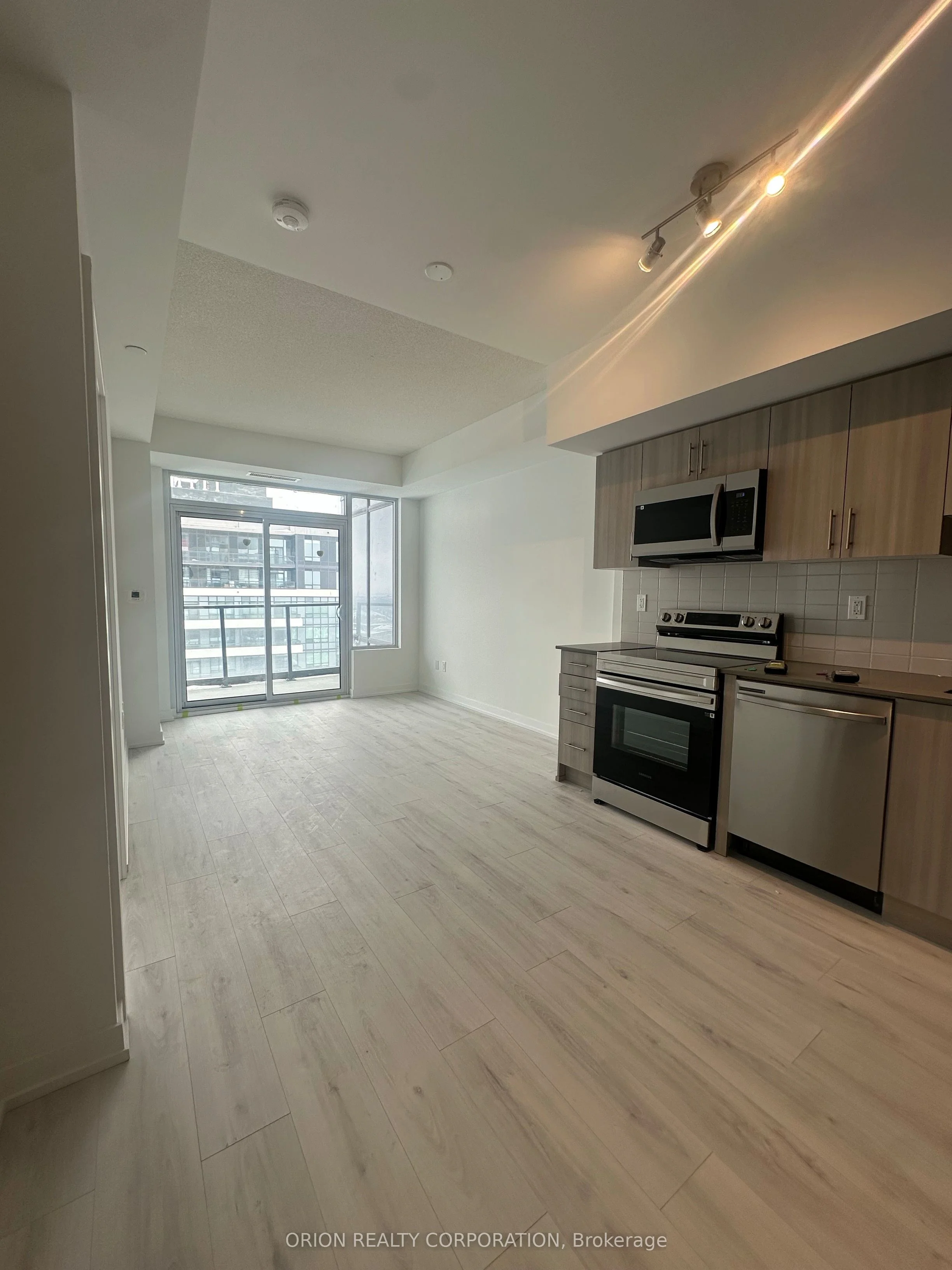 Condo Apartment in Pickering