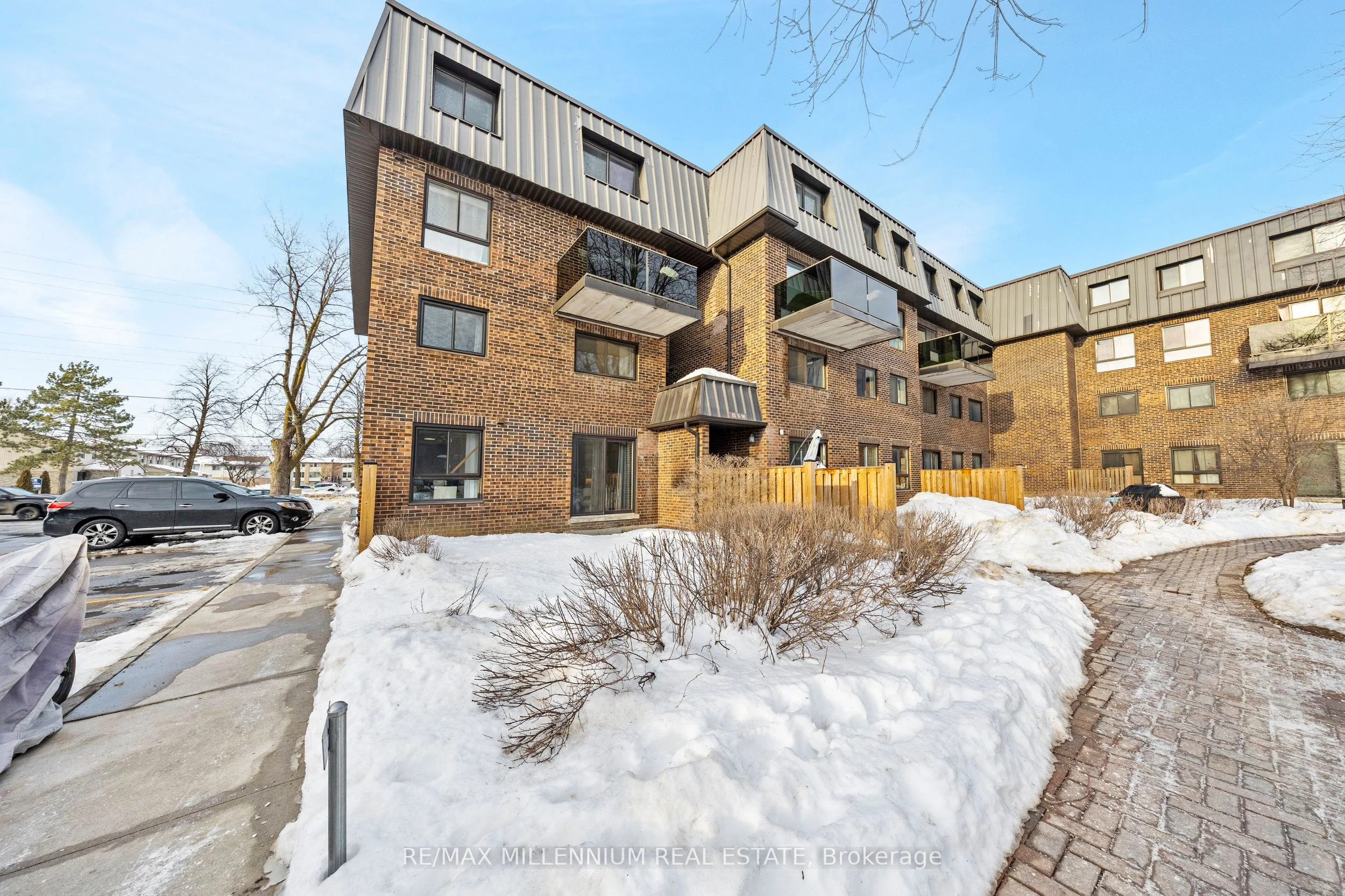 Condo Townhouse in Oshawa