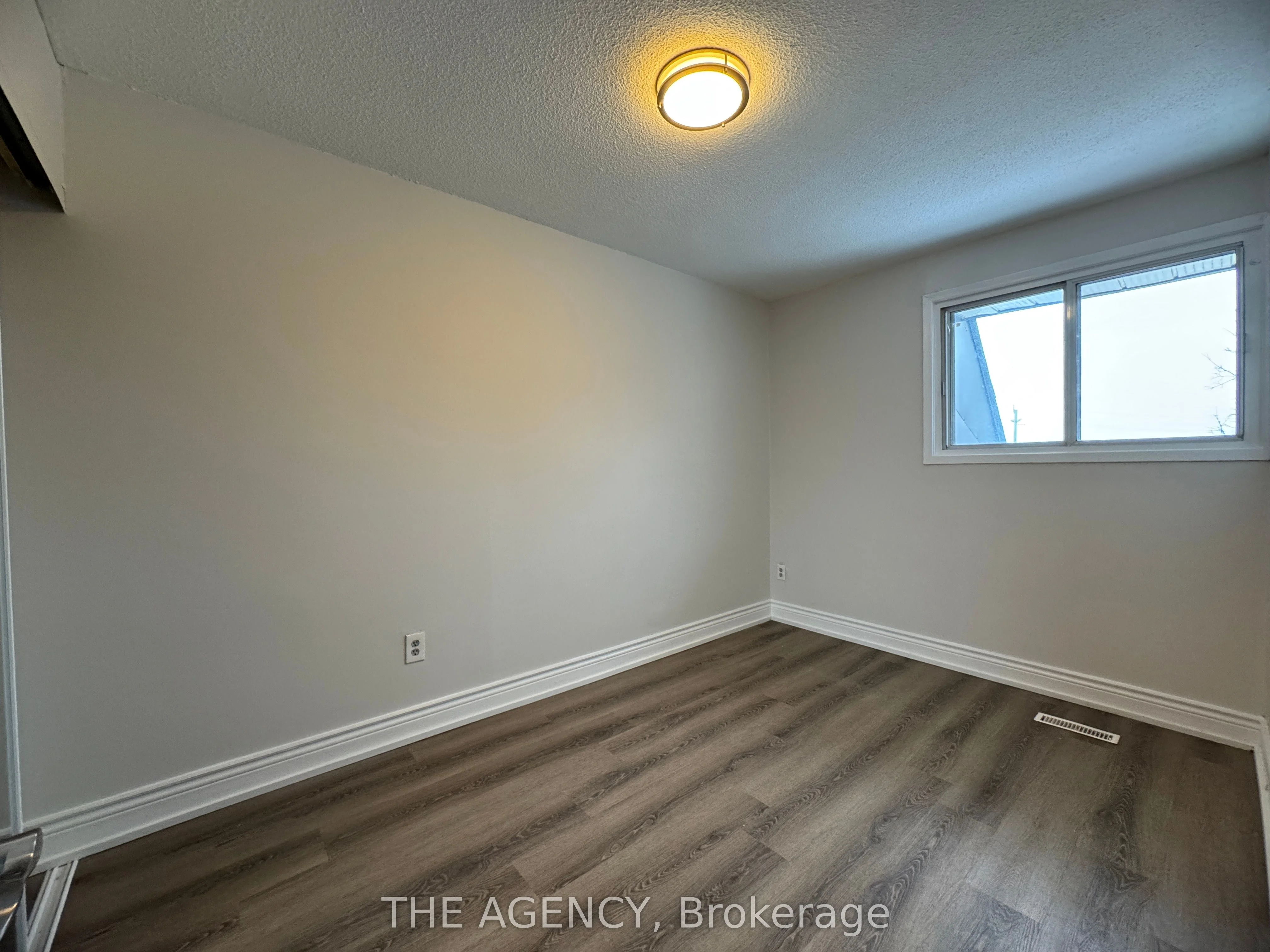 477 Dean Avenue 14, Oshawa, ON L1H 3E4