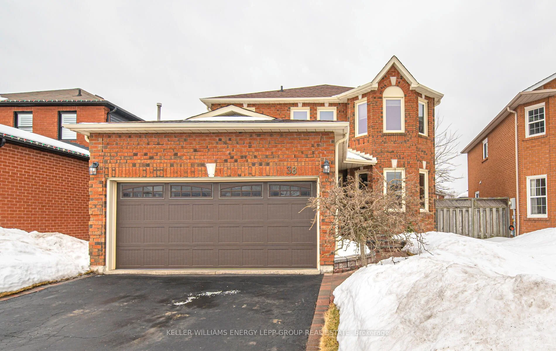 Detached in Whitby