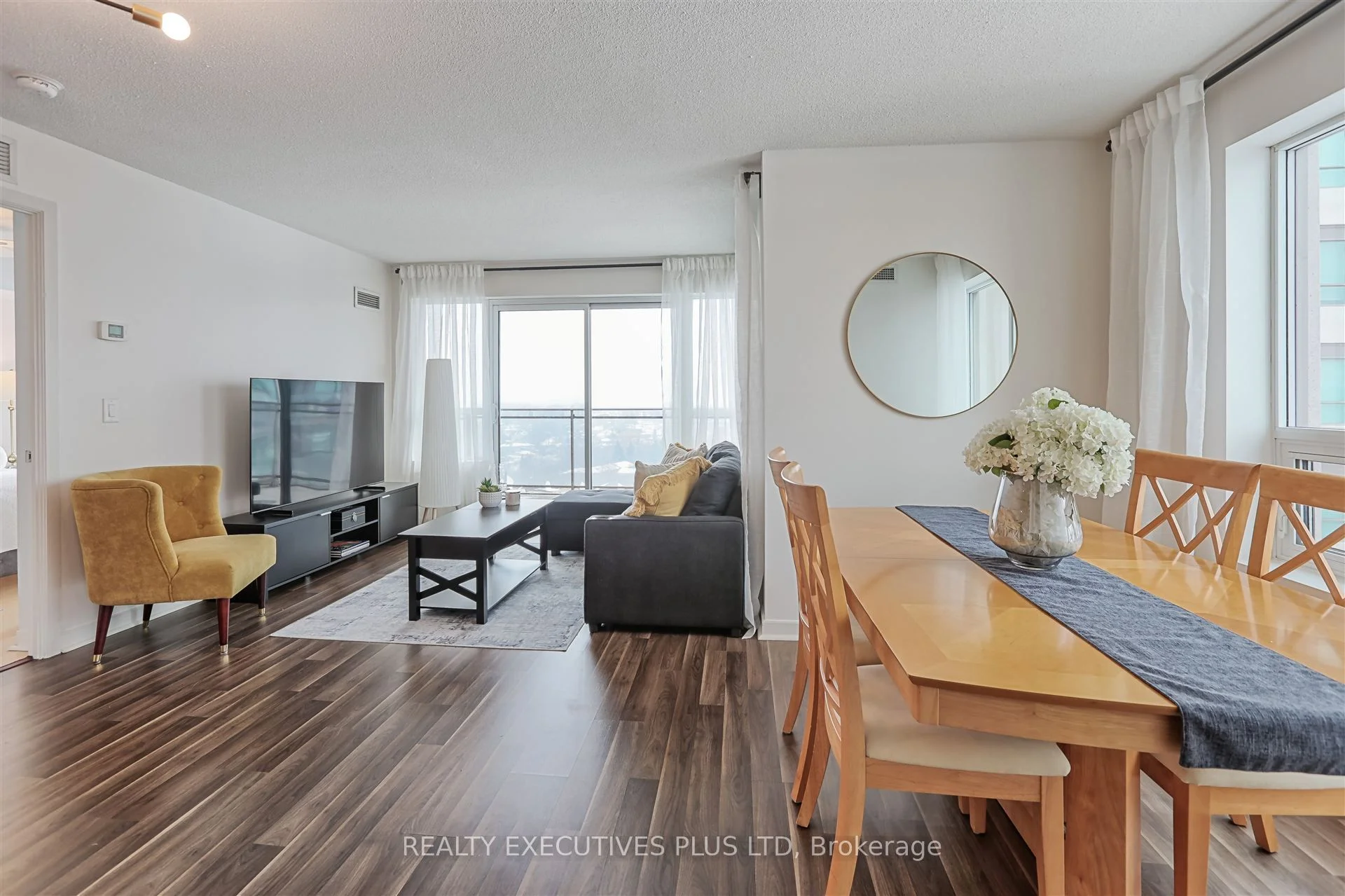 Condo Apartment in Pickering