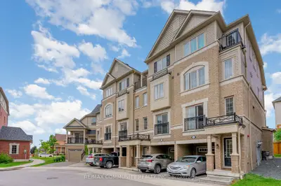 Att/Row/Townhouse in Oshawa