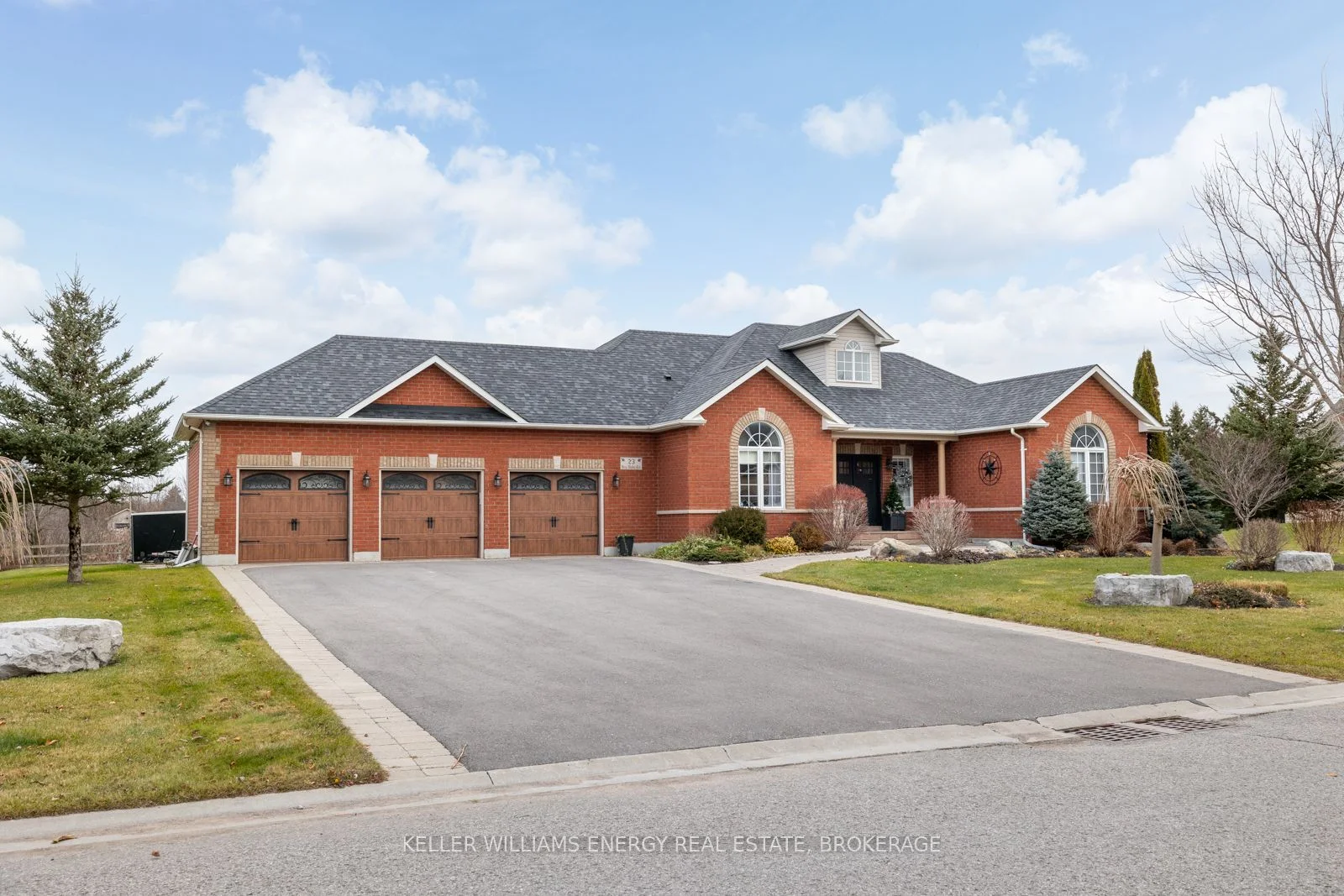 Detached in Scugog