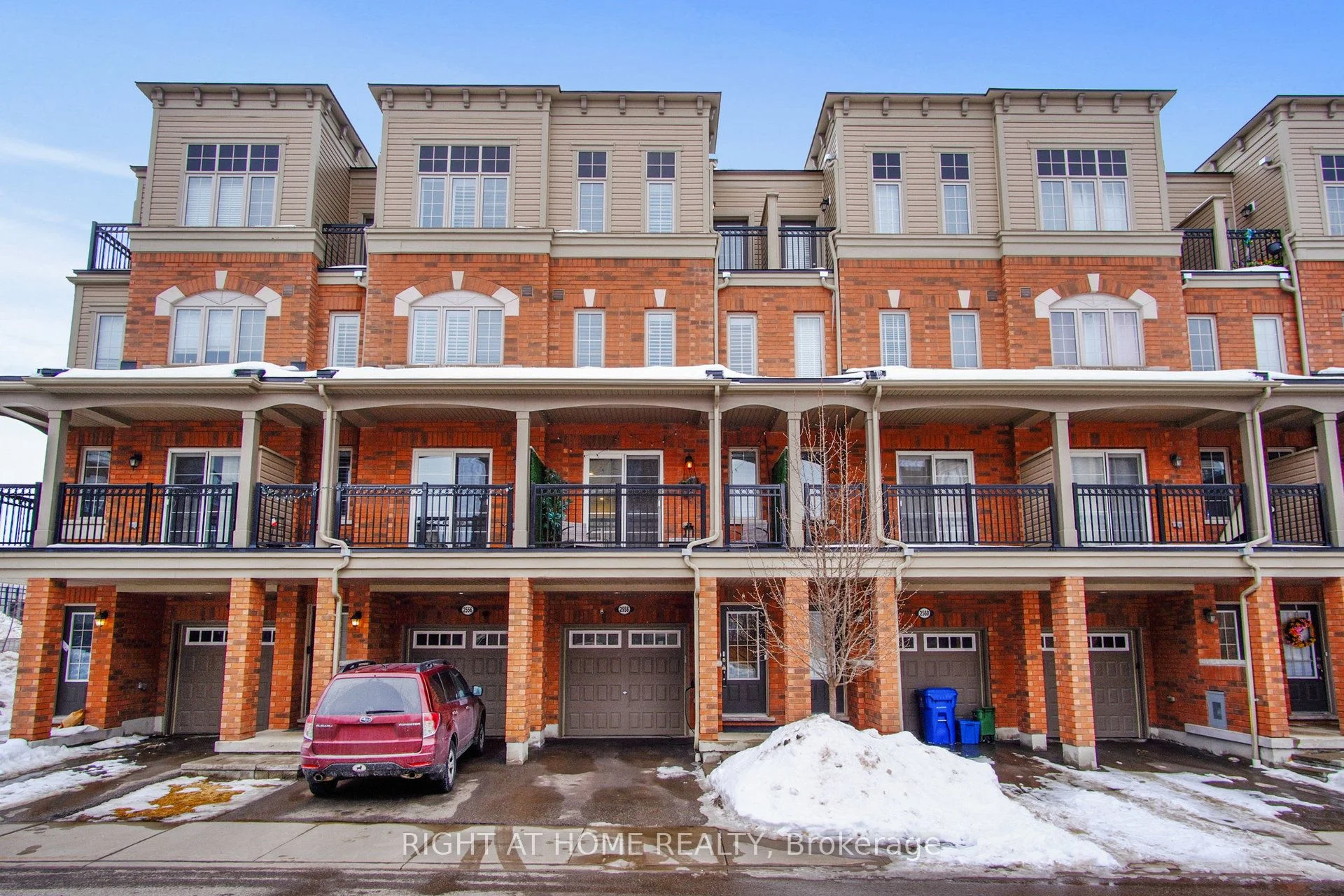 Condo Townhouse in Oshawa