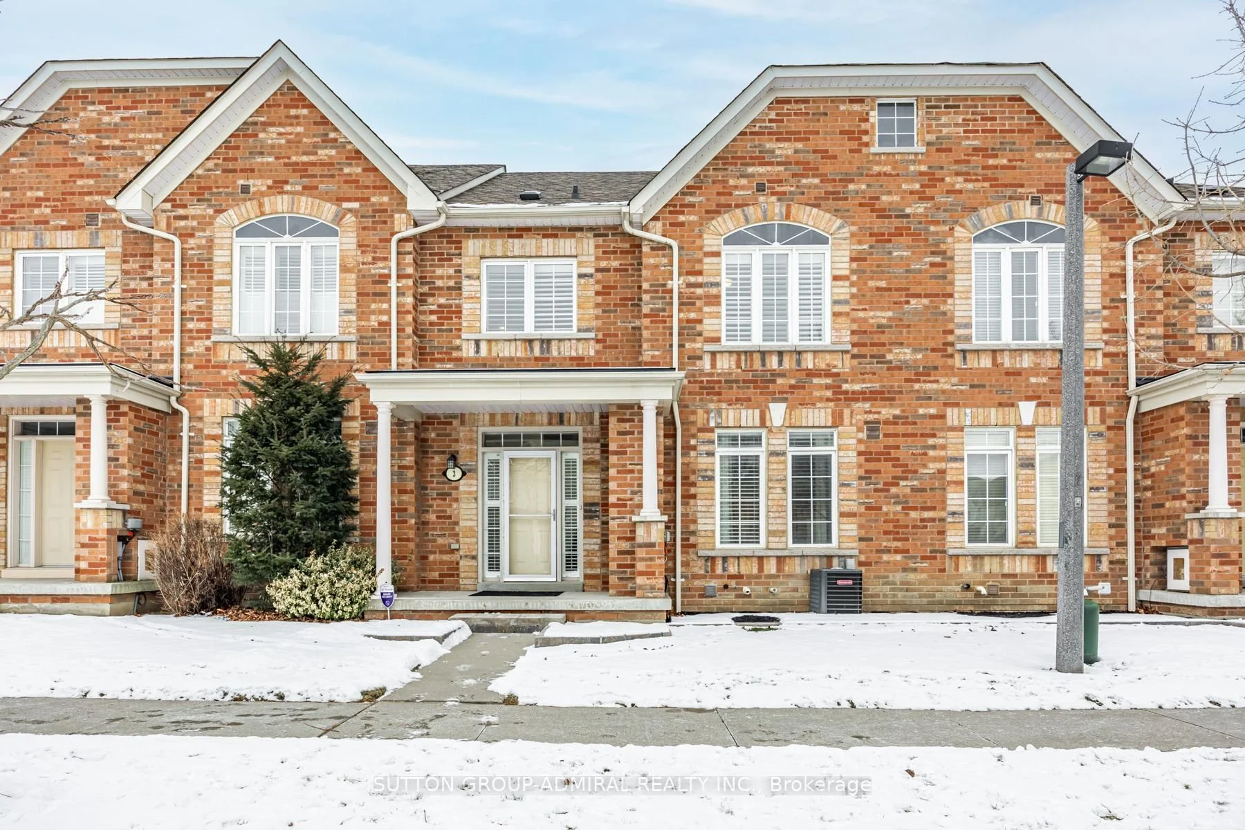 Att/Row/Townhouse in Whitby