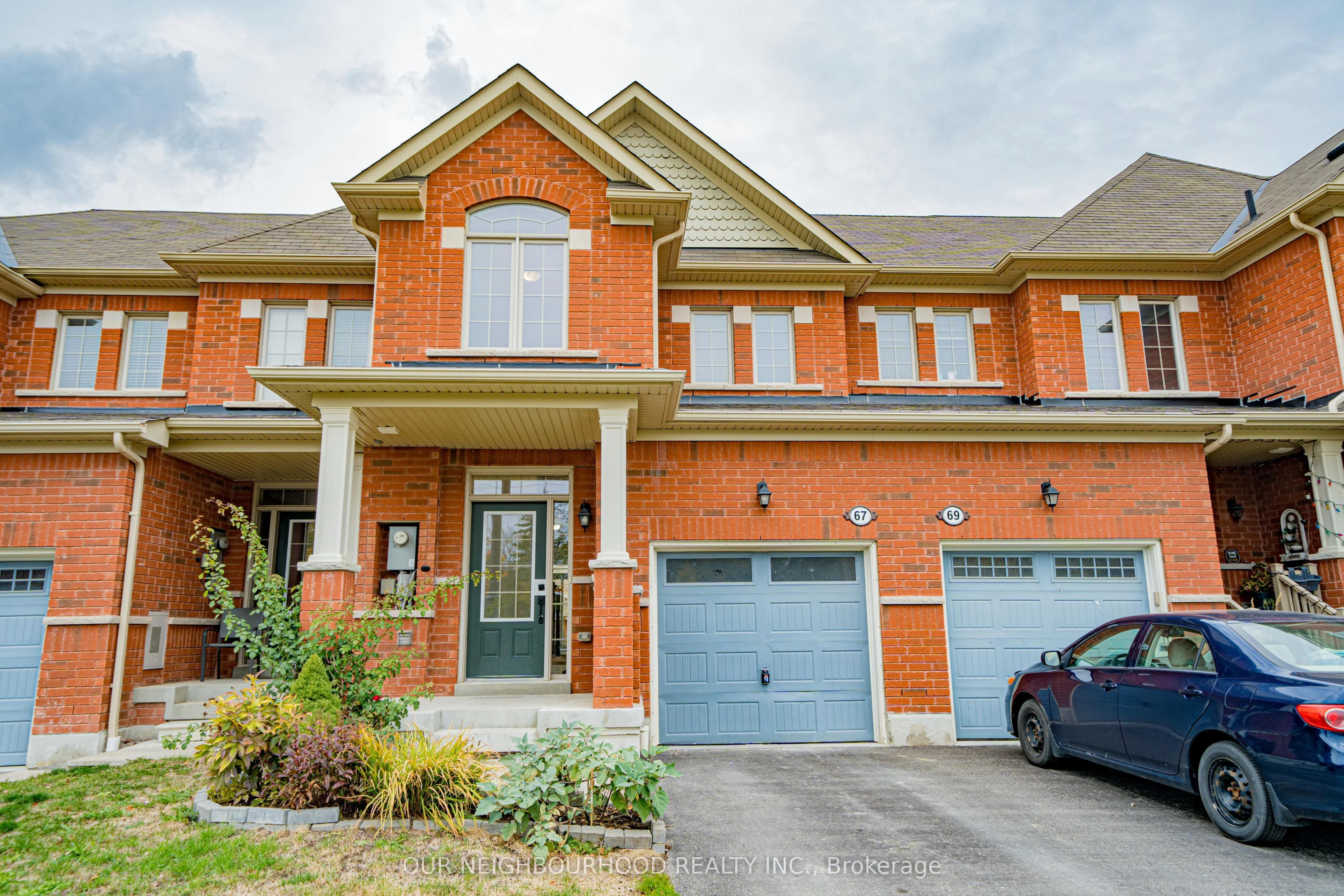 Att/Row/Townhouse in Ajax