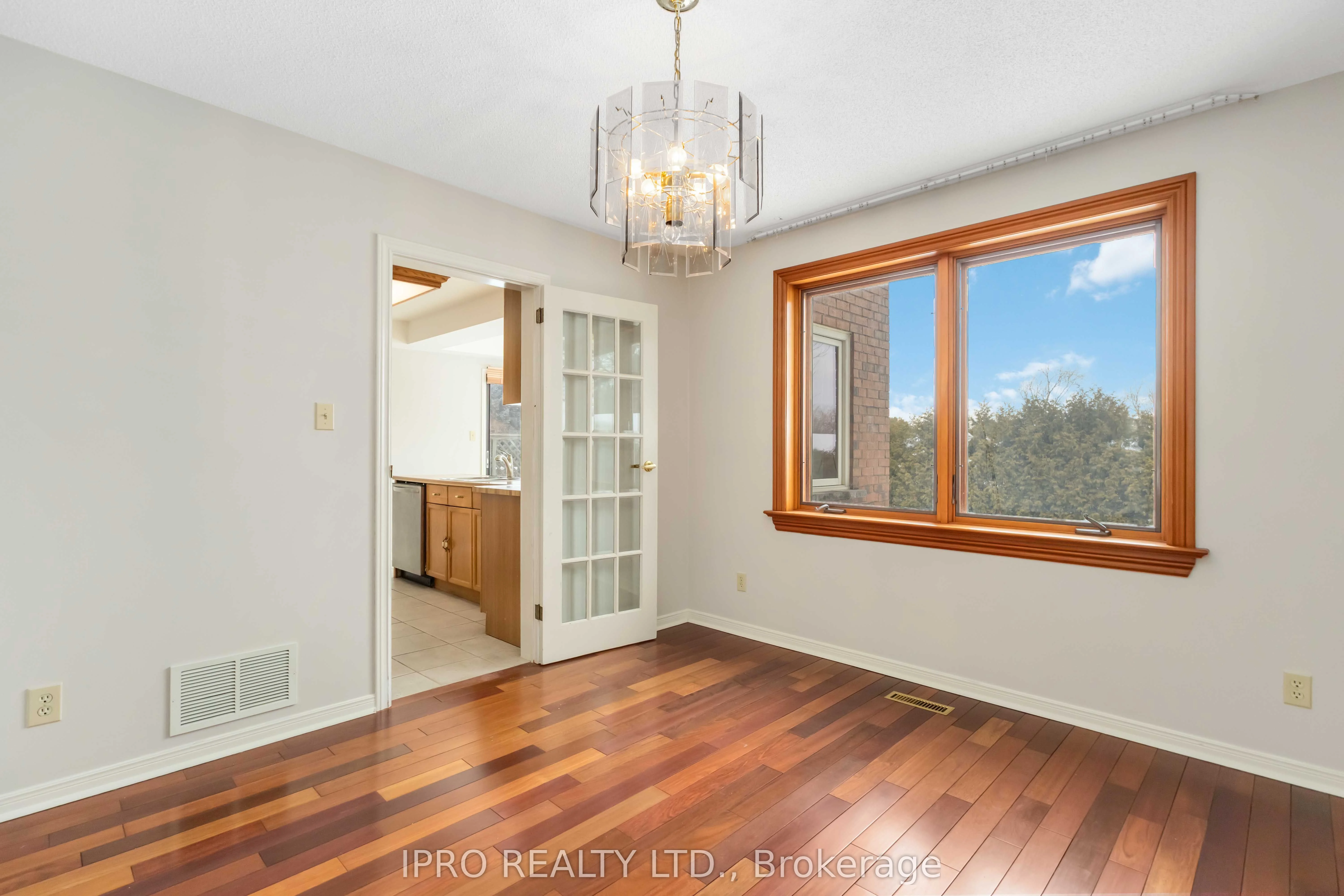 8 Belmont Court, Whitby, ON L1N 7Z8