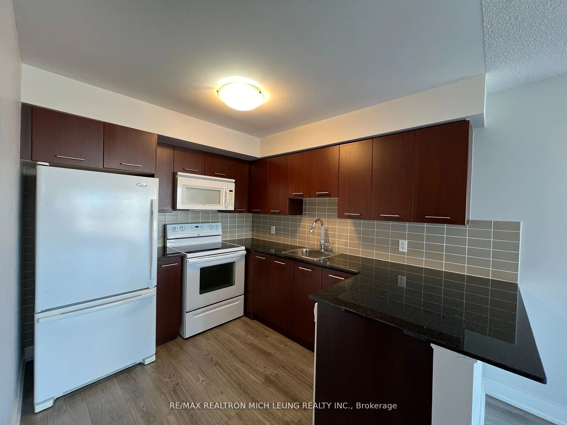 125 Village Green Square 1109, Toronto E07, ON M1S 0G3