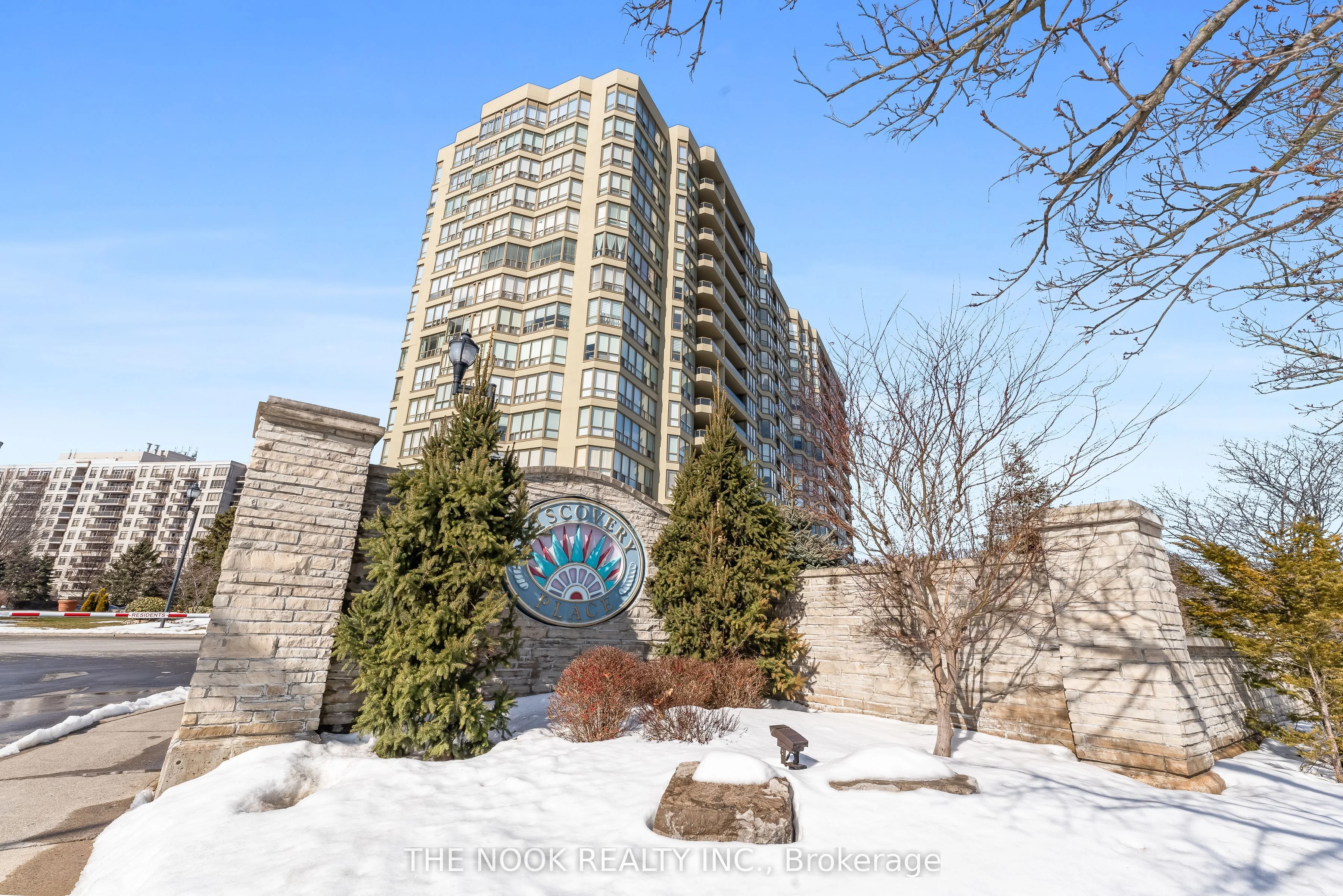 Condo Apartment in Pickering