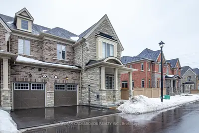 Att/Row/Townhouse in Ajax