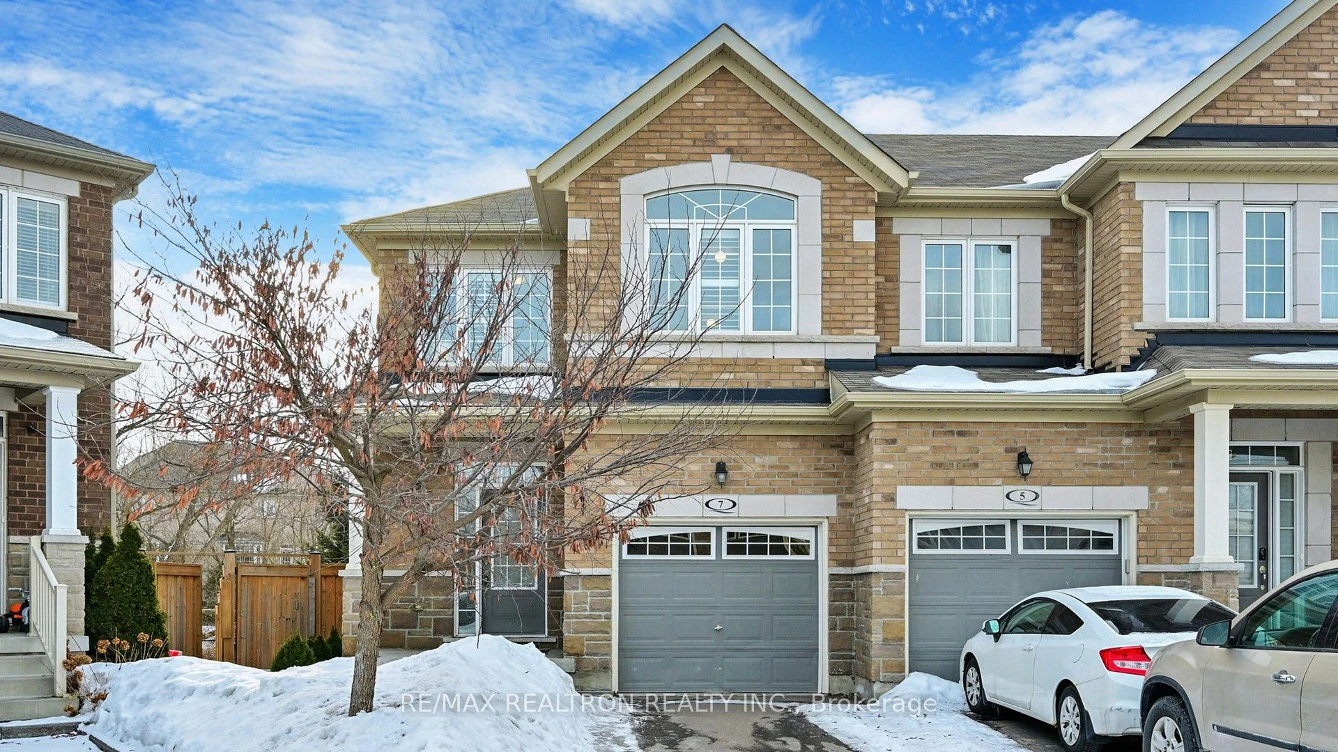 Att/Row/Townhouse in Ajax