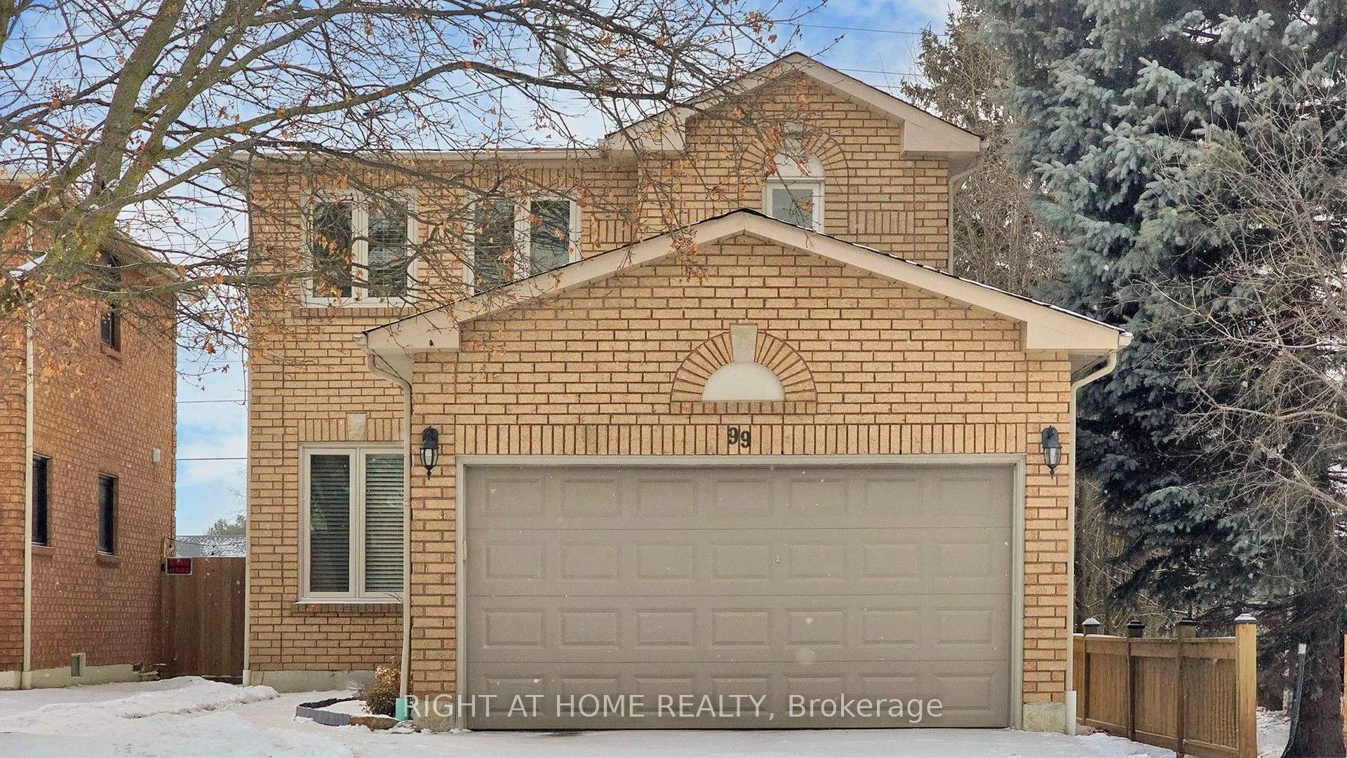 Detached in Whitby
