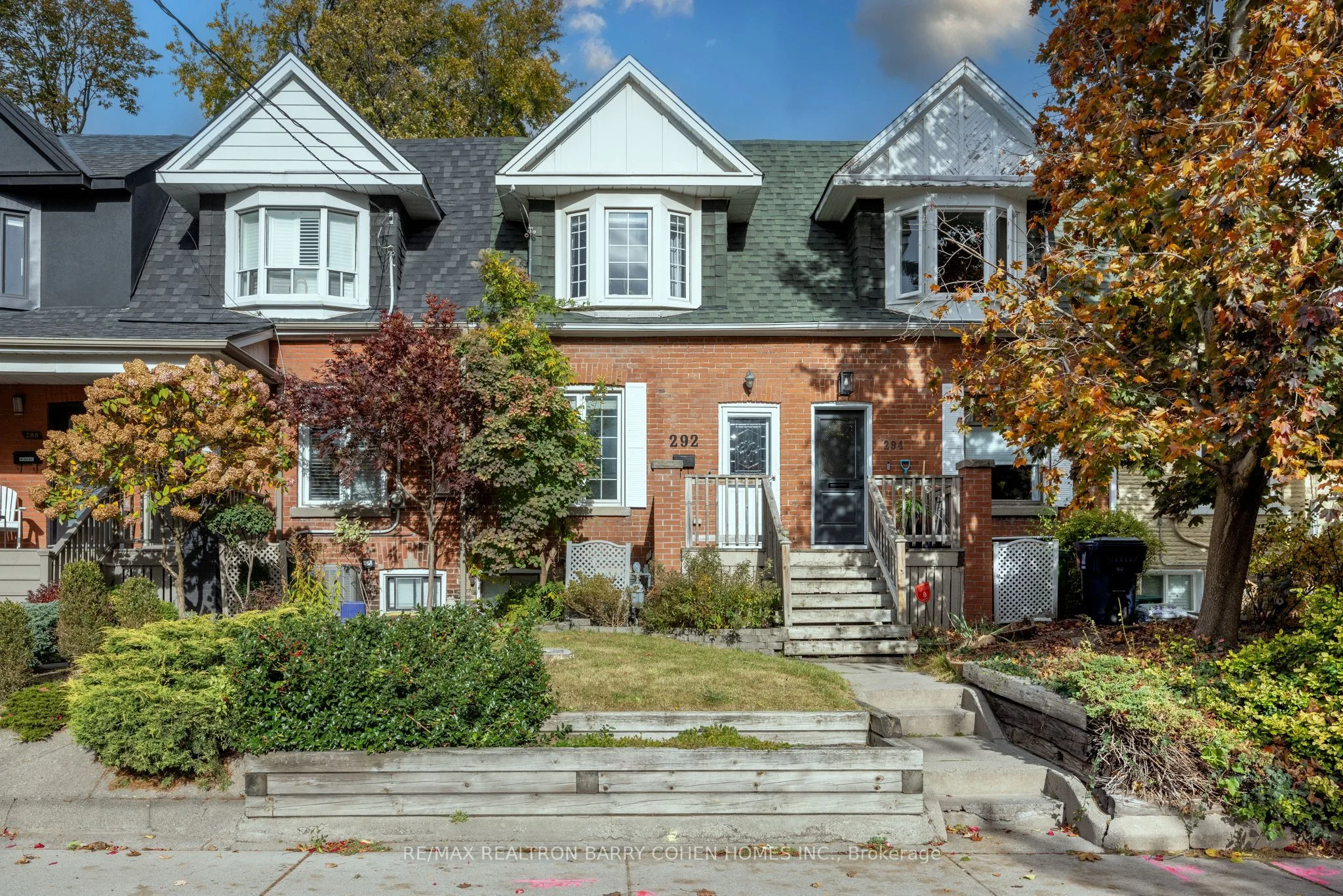 Att/Row/Townhouse in Toronto