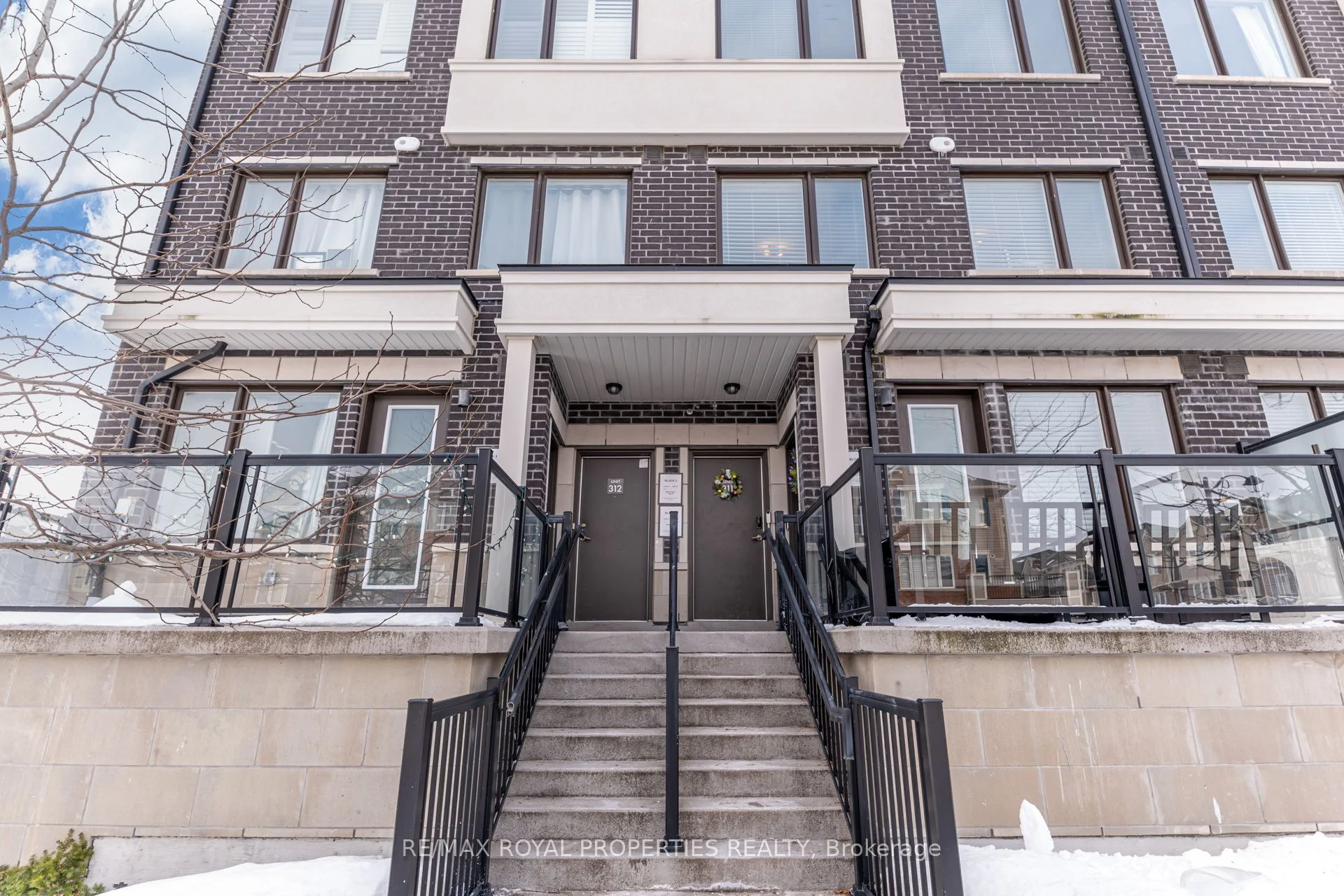 Condo Townhouse in Pickering