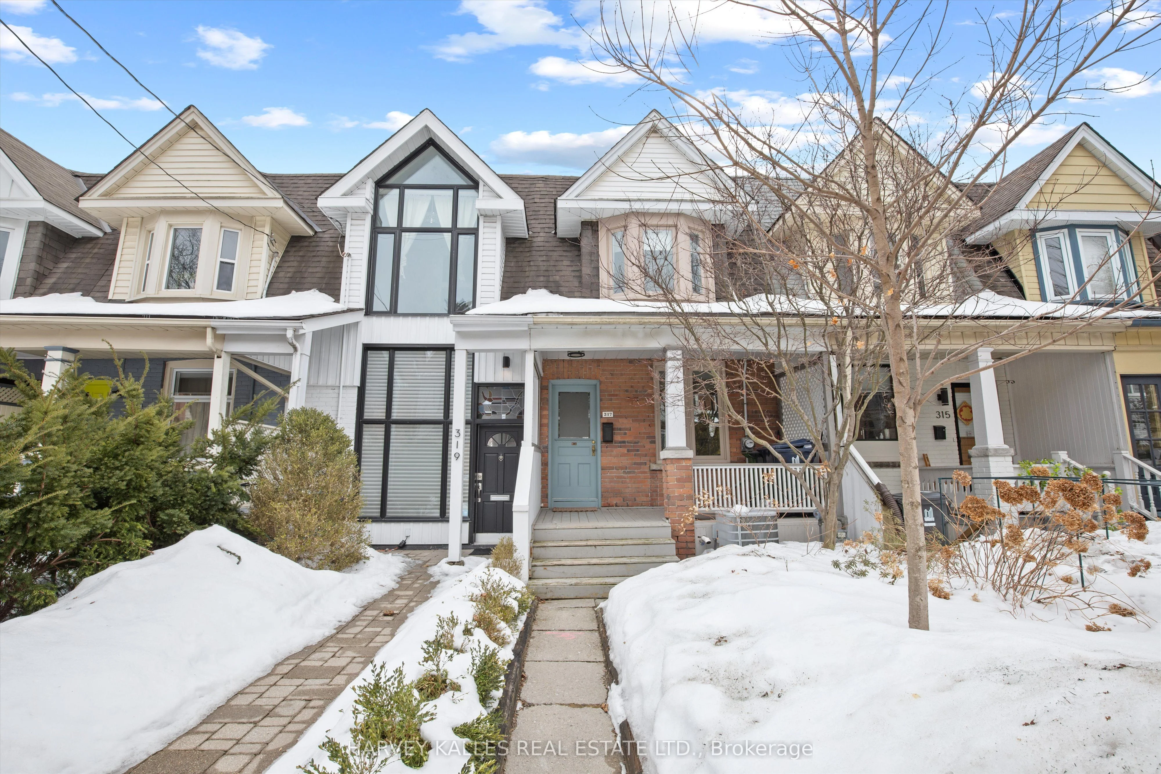 Att/Row/Townhouse in Toronto