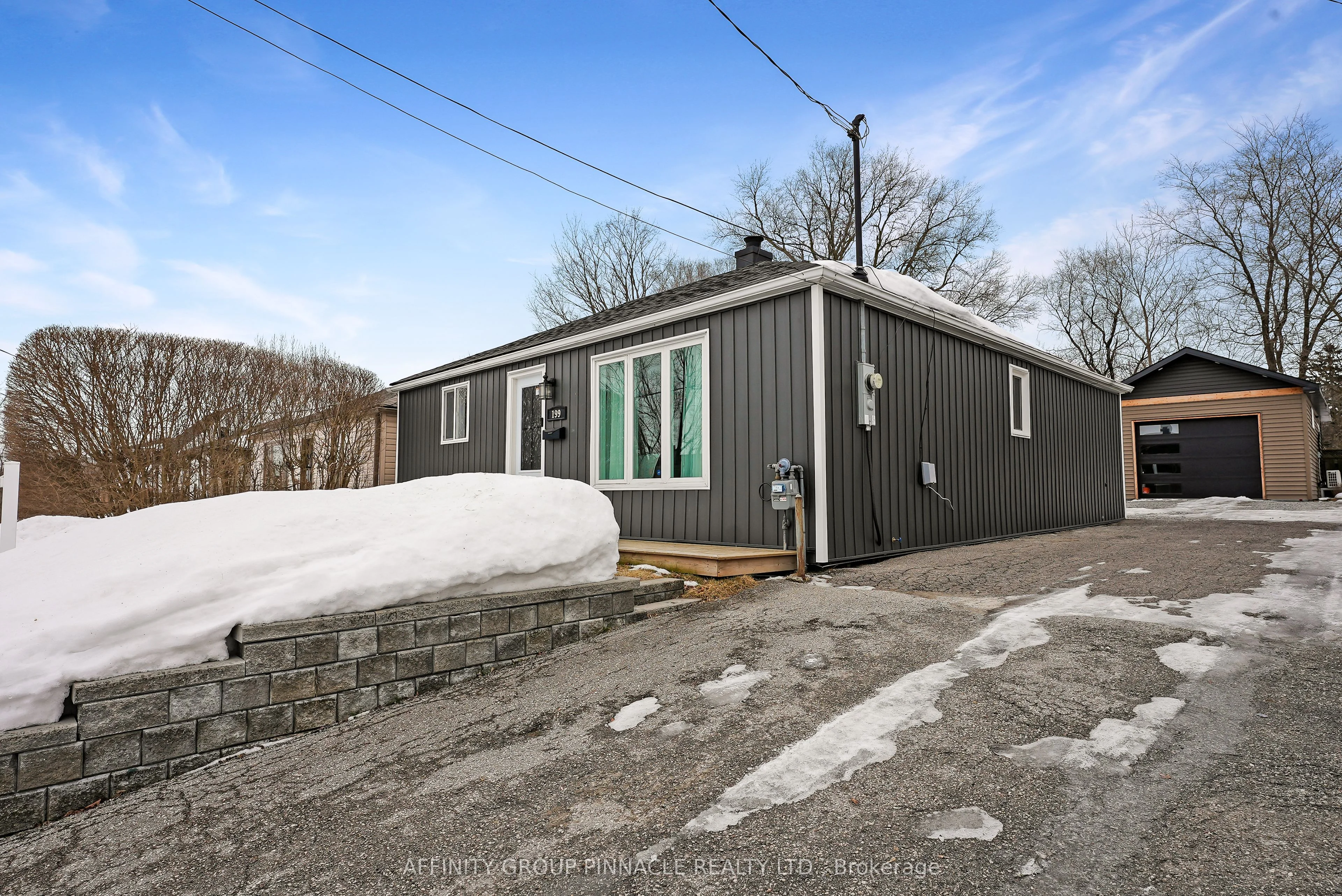 199 Marquette Avenue, Oshawa, On L1j 1w3