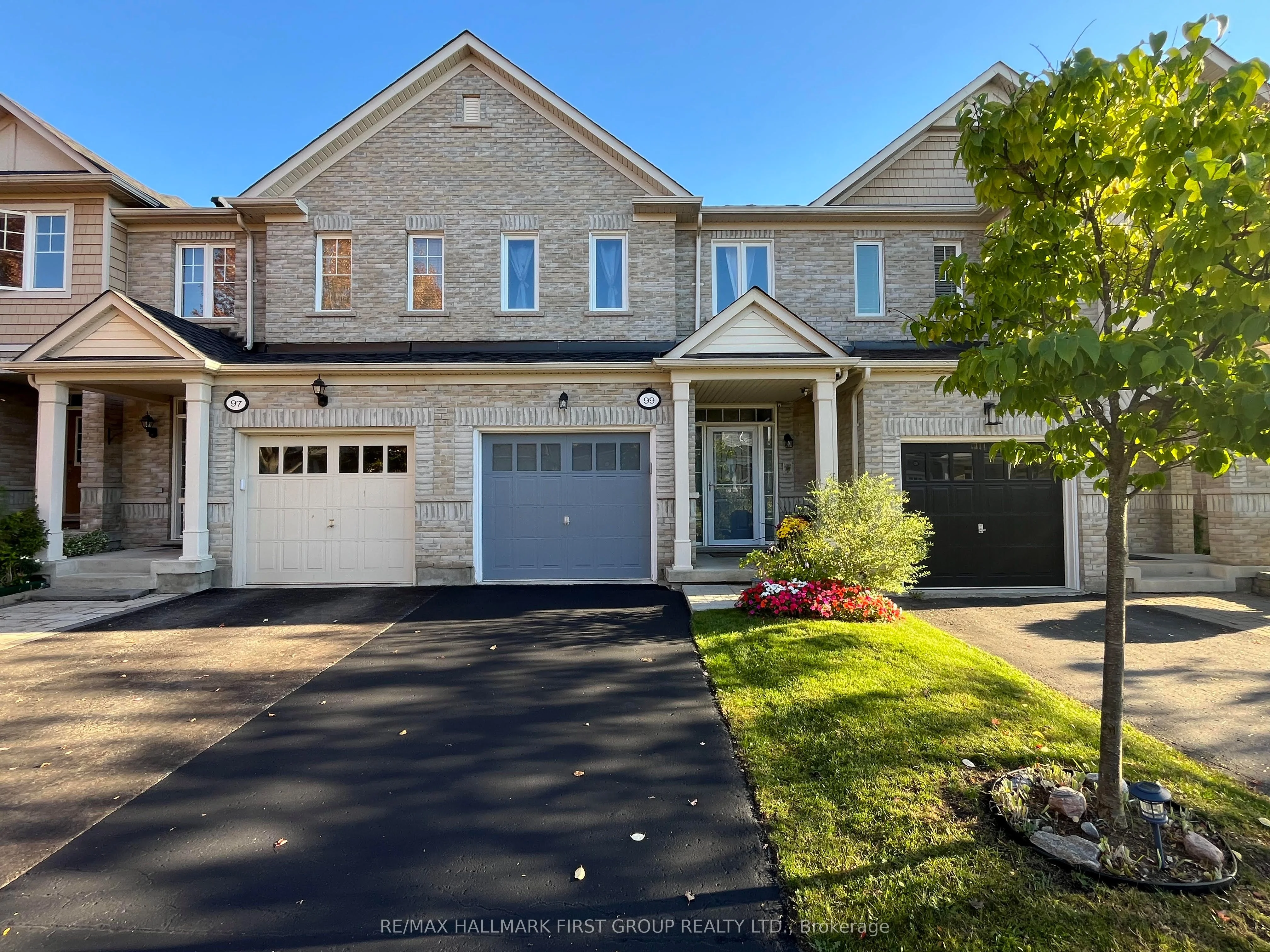 Att/Row/Townhouse in Ajax