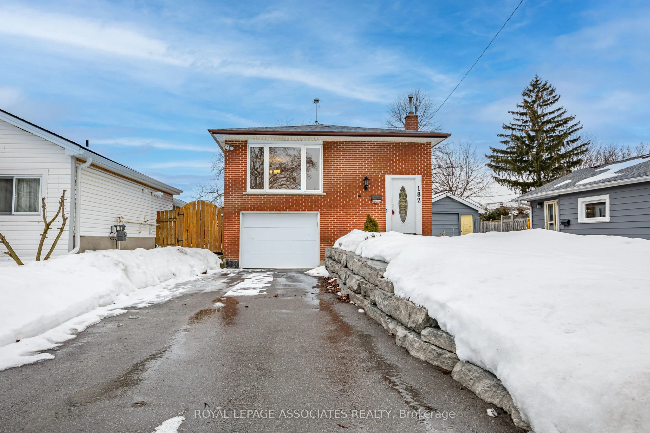 Detached in Oshawa