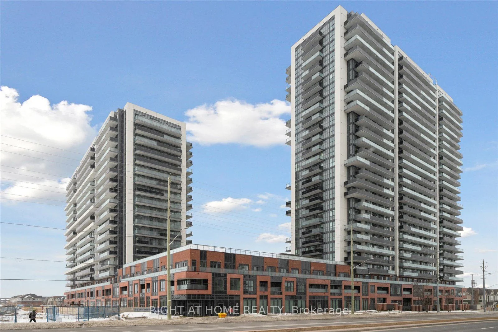 Condo Apartment in Oshawa