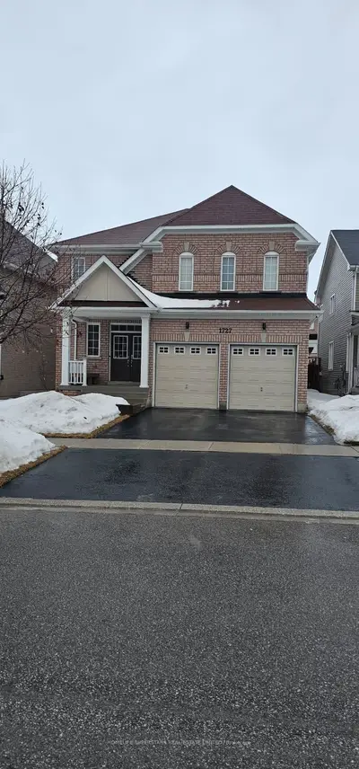 Detached in Oshawa